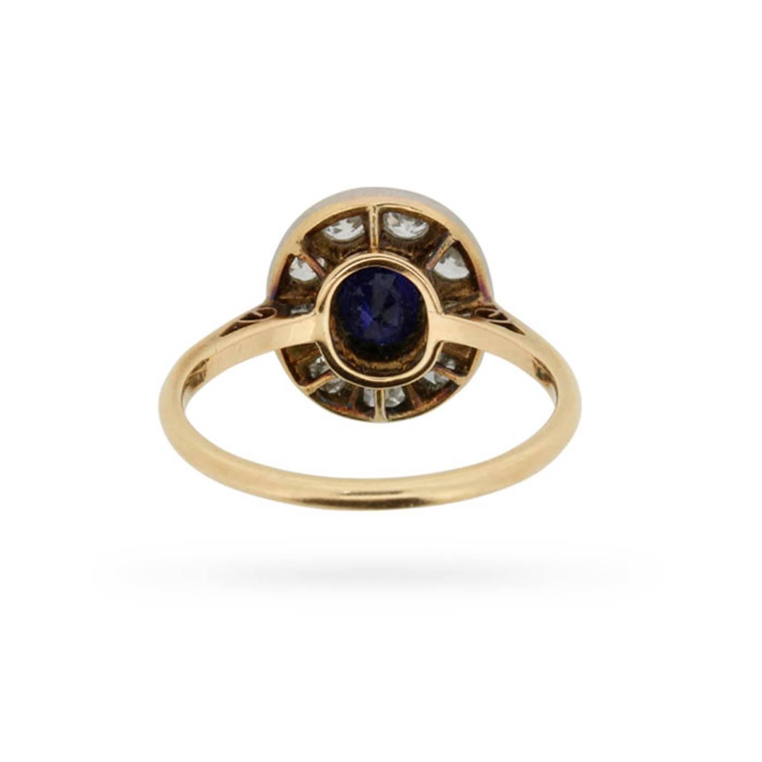 Edwardian Sapphire and Diamond Cluster Ring, circa 1910s In Excellent Condition In London, GB