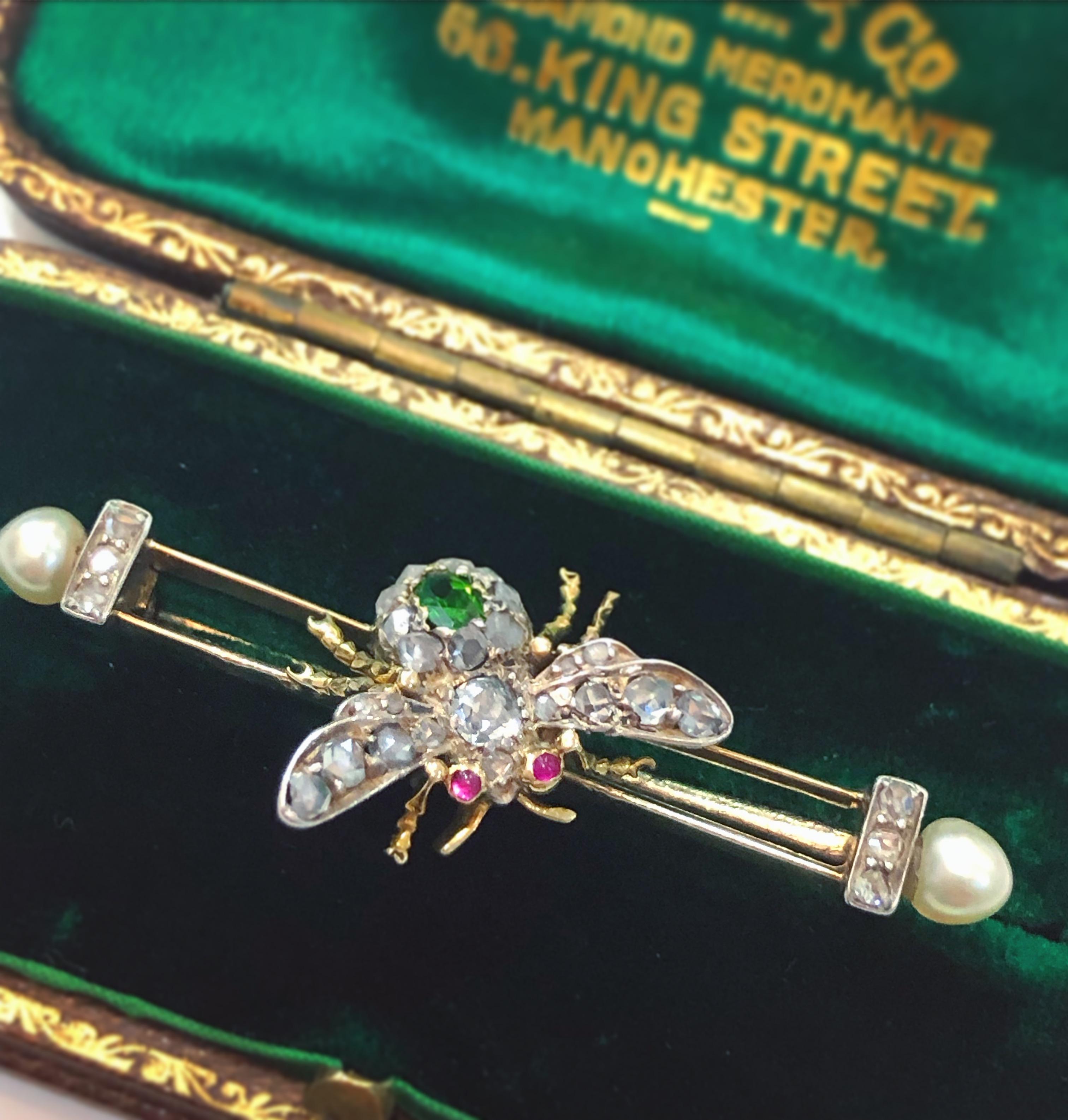 Taille vieille Europe Broche victorienne en diamant, grenat démantoïde, rubis et perle, vers les années 1880 en vente
