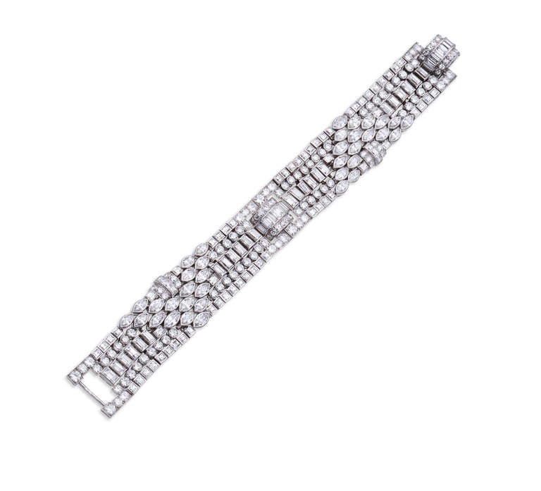 Superb Lacloche Frères Art Deco Diamond Platinum Bracelet, Paris, 1928 In Excellent Condition For Sale In Sunny Isles Beach, FL