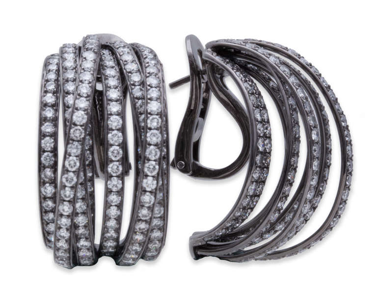 de Grisogono Allegra Earrings with Black Diamonds in 18K Black Gold.
Total Diamond Weight 2.75ct, U.S. Retail Price: $53,000