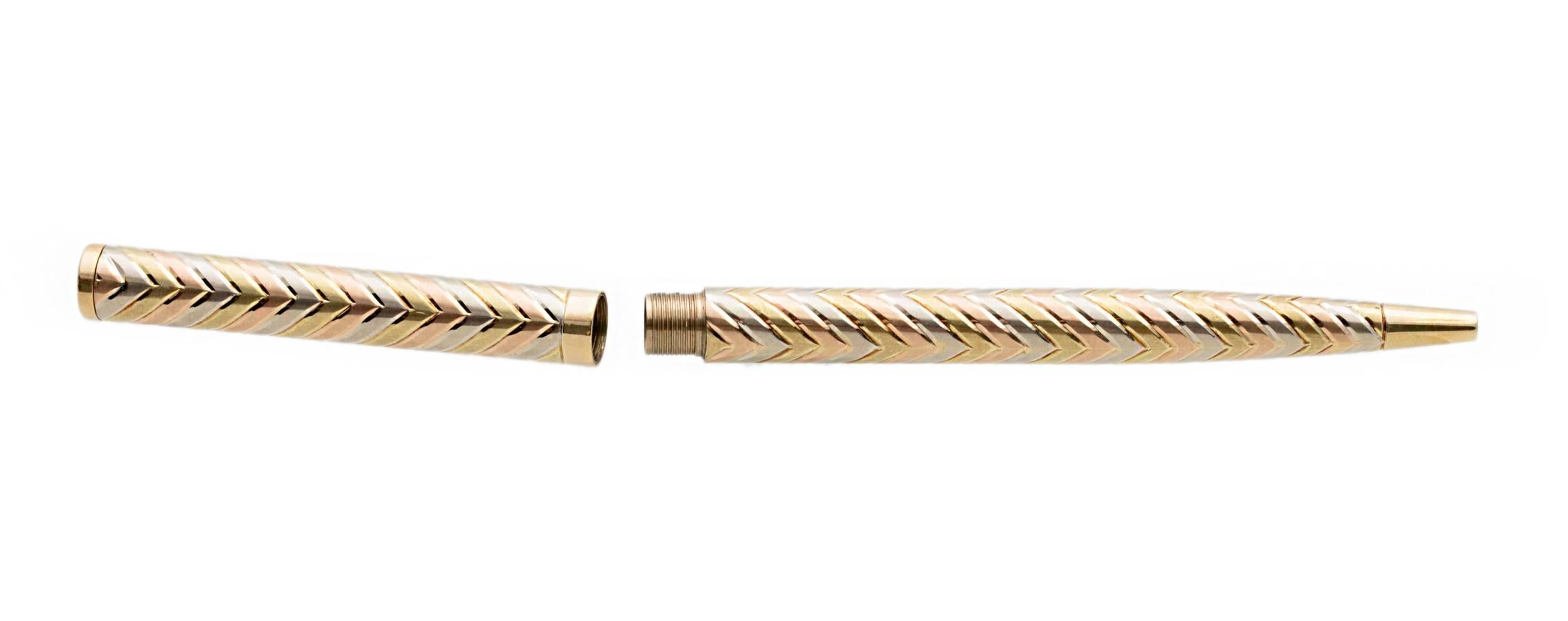 Solid Tricolor Gold Pen with Diamonds In Good Condition For Sale In Sunny Isles Beach, FL