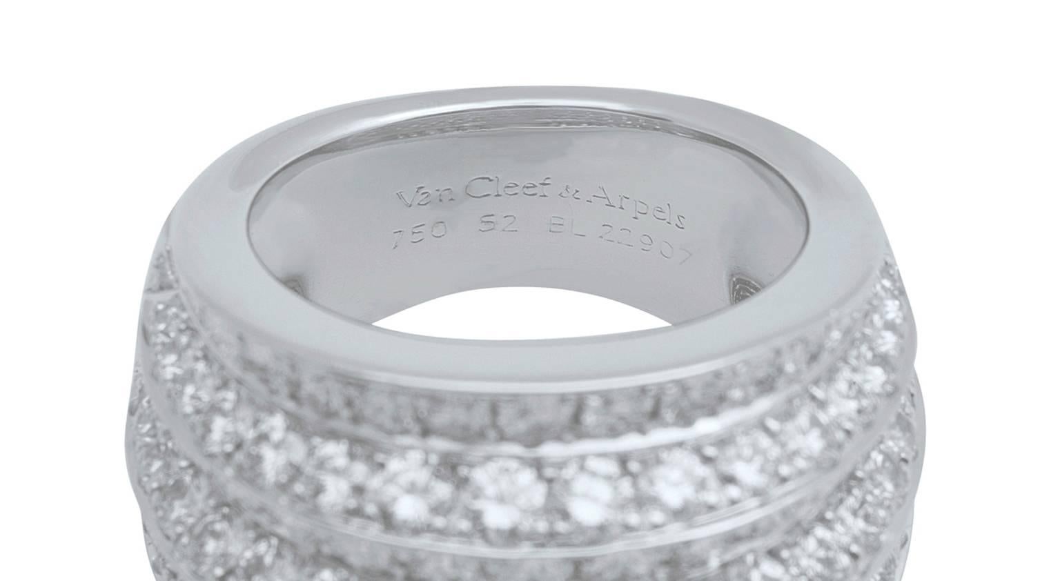 Women's or Men's Van Cleef & Arpels Diamond White Gold Cocktail Ring For Sale