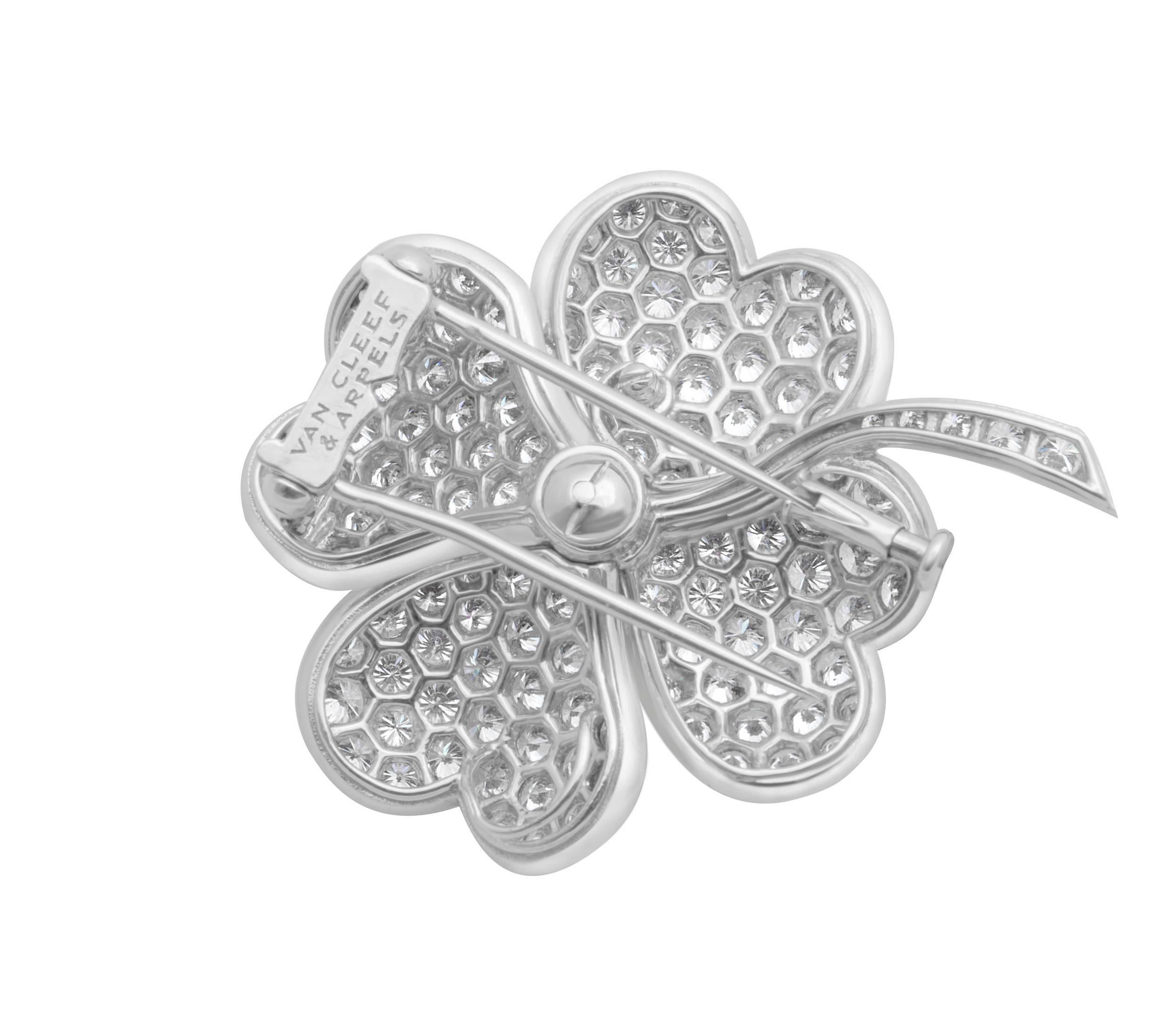 Van Cleef & Arpels White Gold and Diamond Cosmos Clip Pendant In Excellent Condition For Sale In Sunny Isles Beach, FL