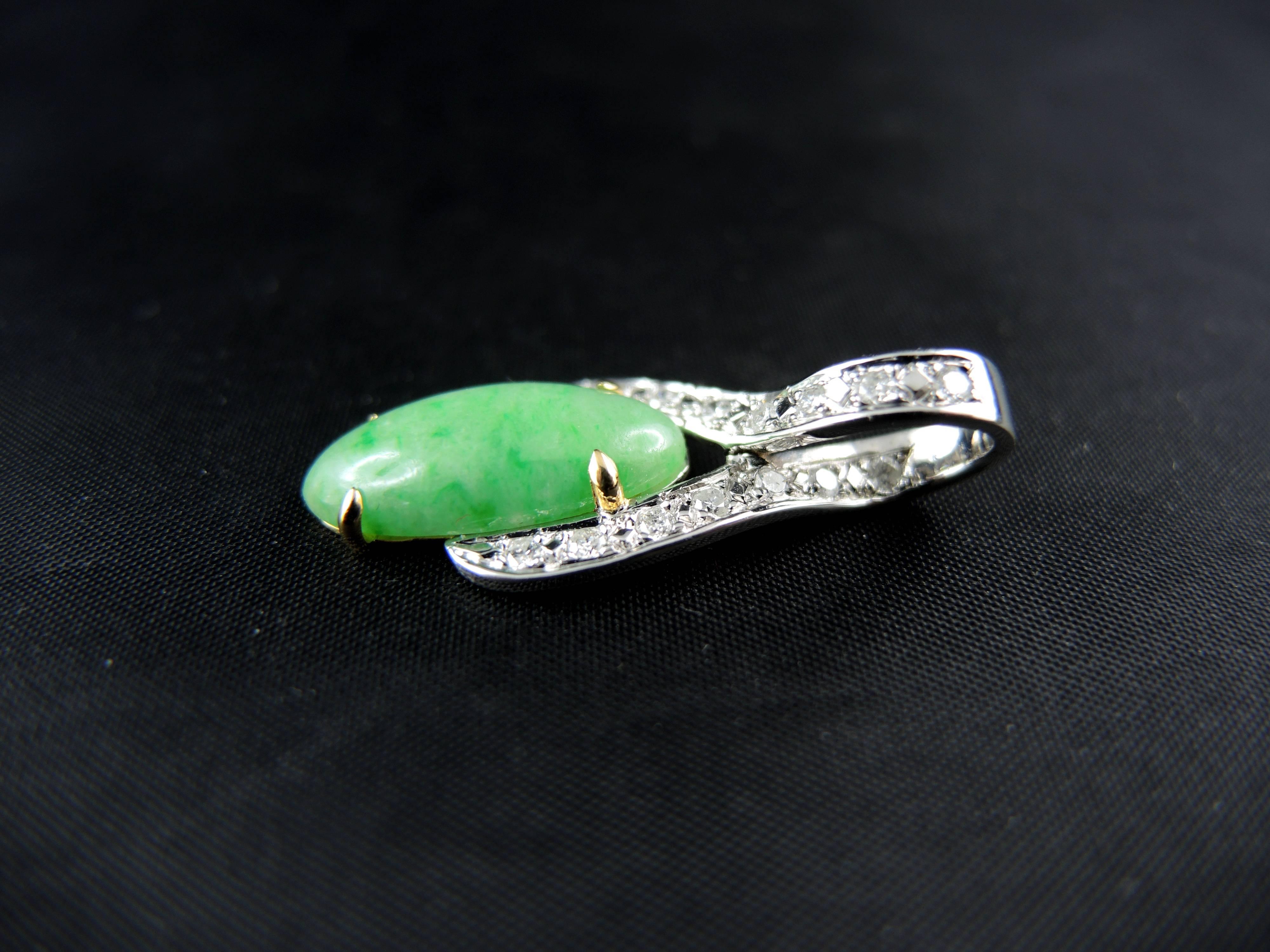 Women's Jadeite Jade Diamonds Gold Pendant circa 1970 For Sale