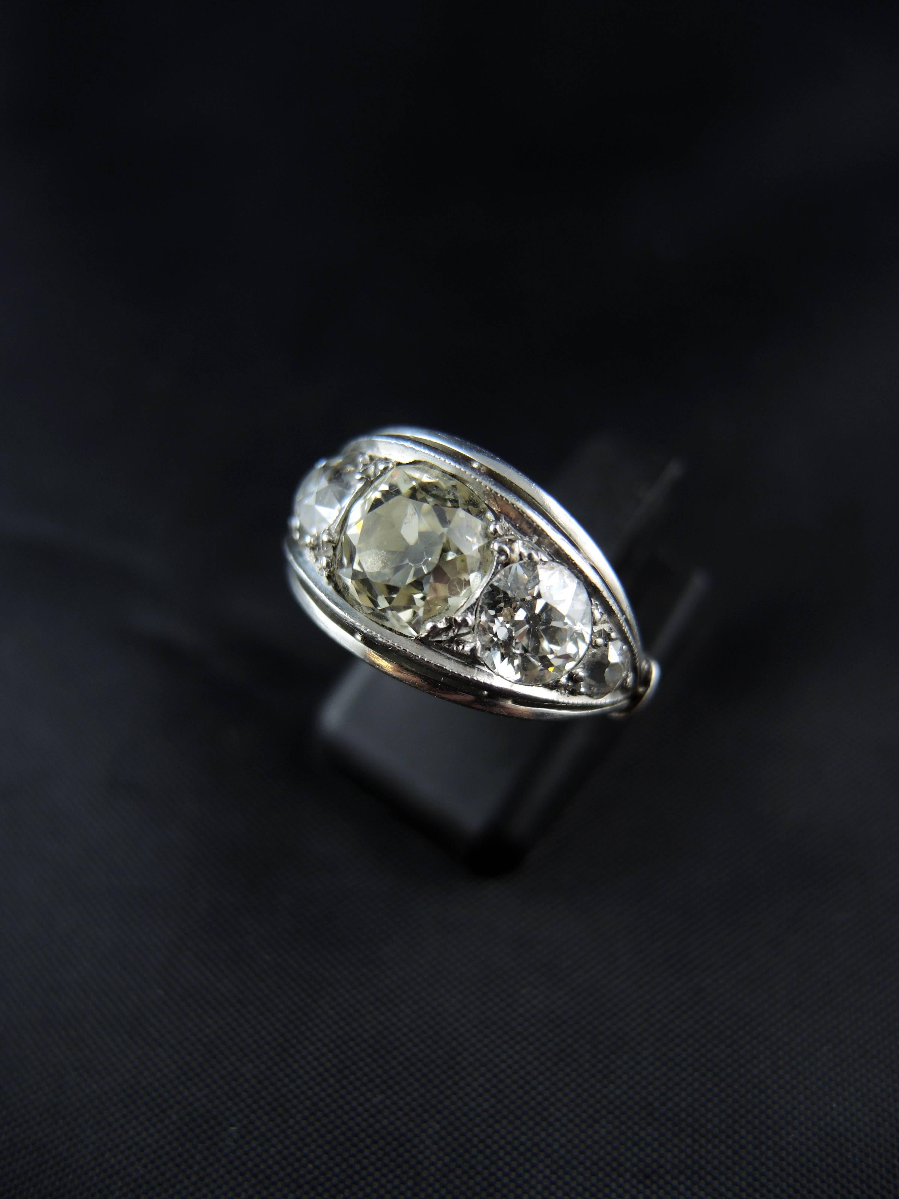 Art Deco Diamonds Platinum French Engagement Ring circa 1930 In Good Condition In Paris, FR