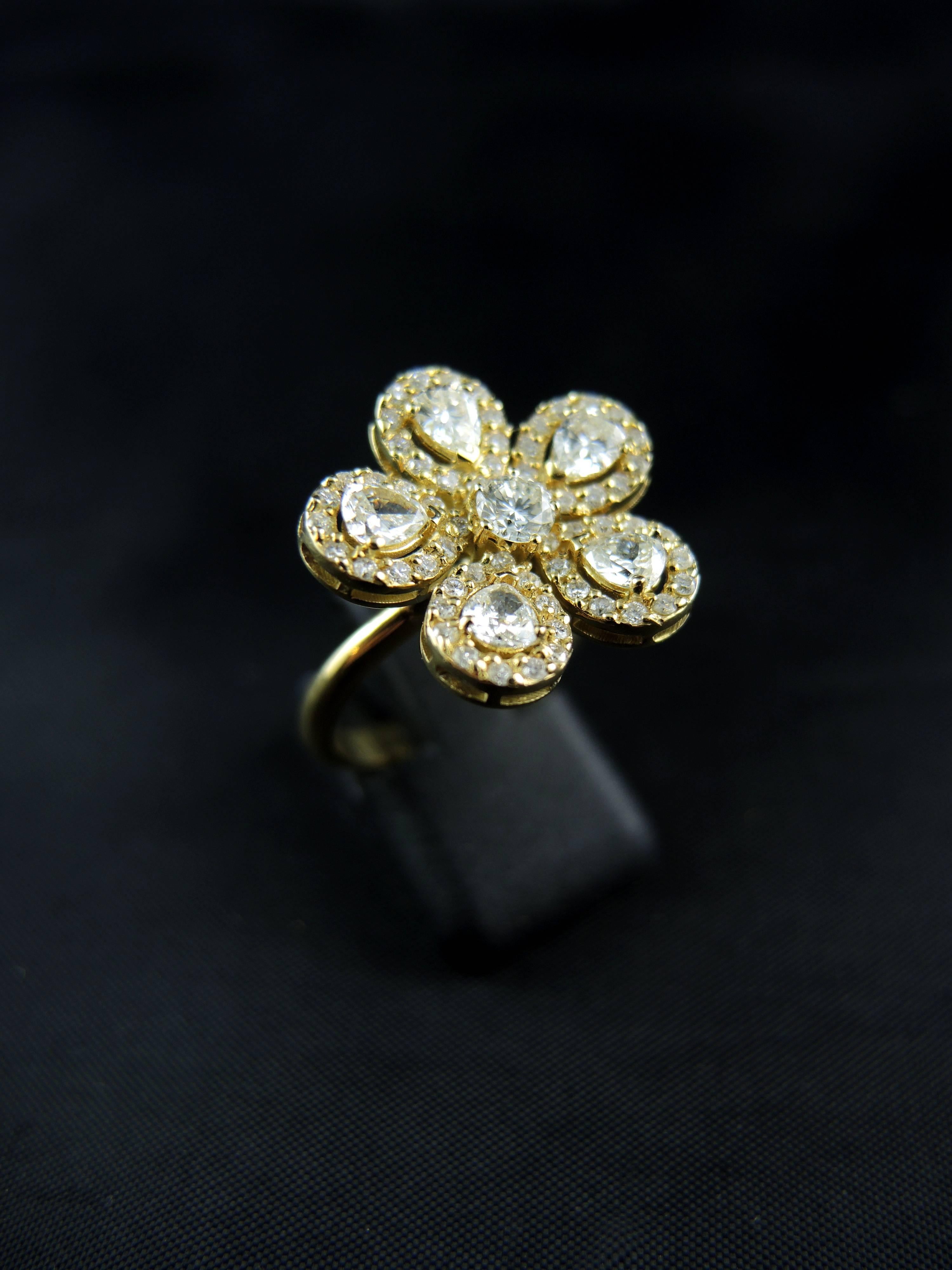 Women's French Diamonds Yellow Gold Flower Ring For Sale