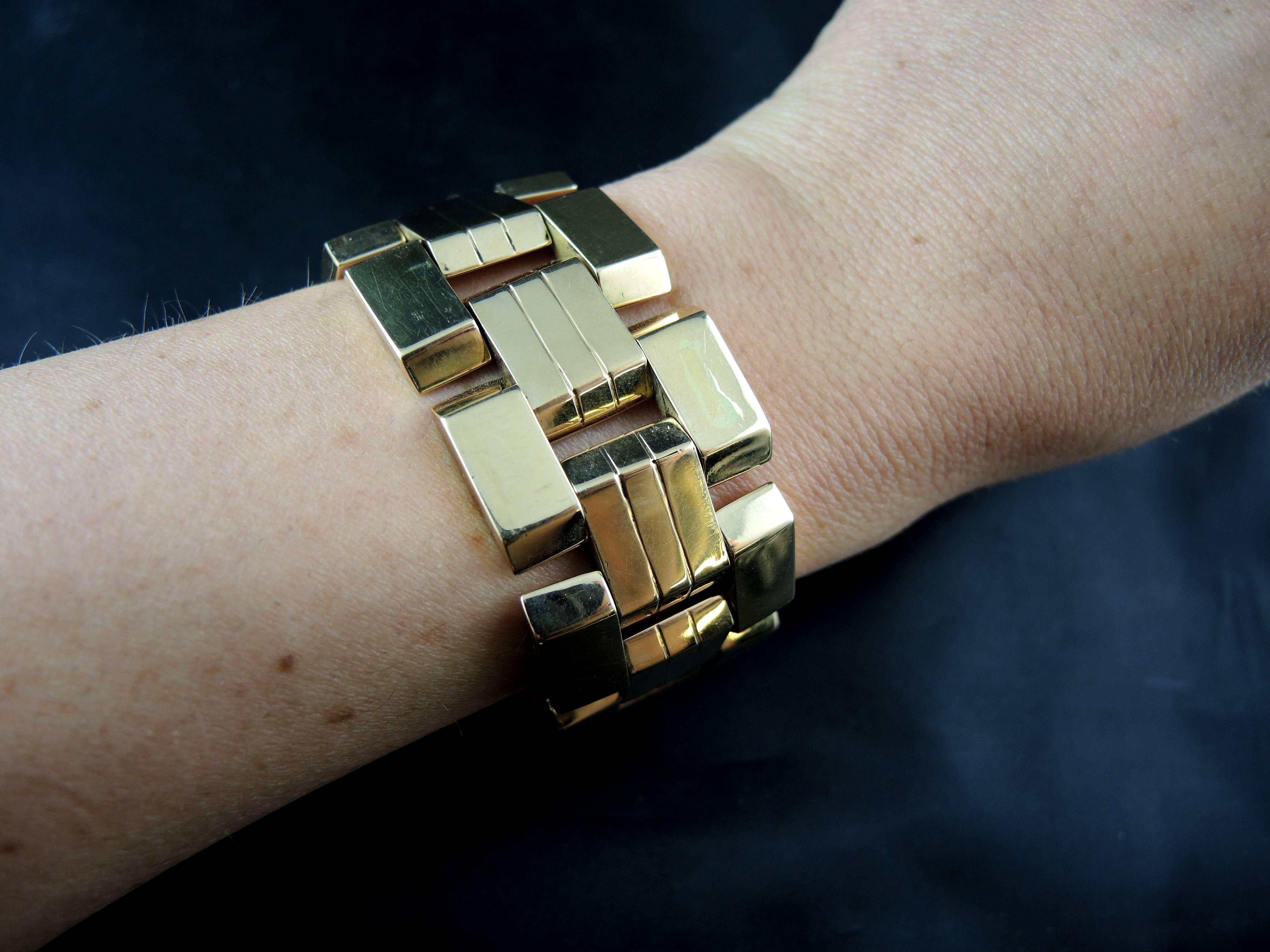 Rose and Yellow Gold Tank Bracelet, circa 1940 In Good Condition In Paris, FR