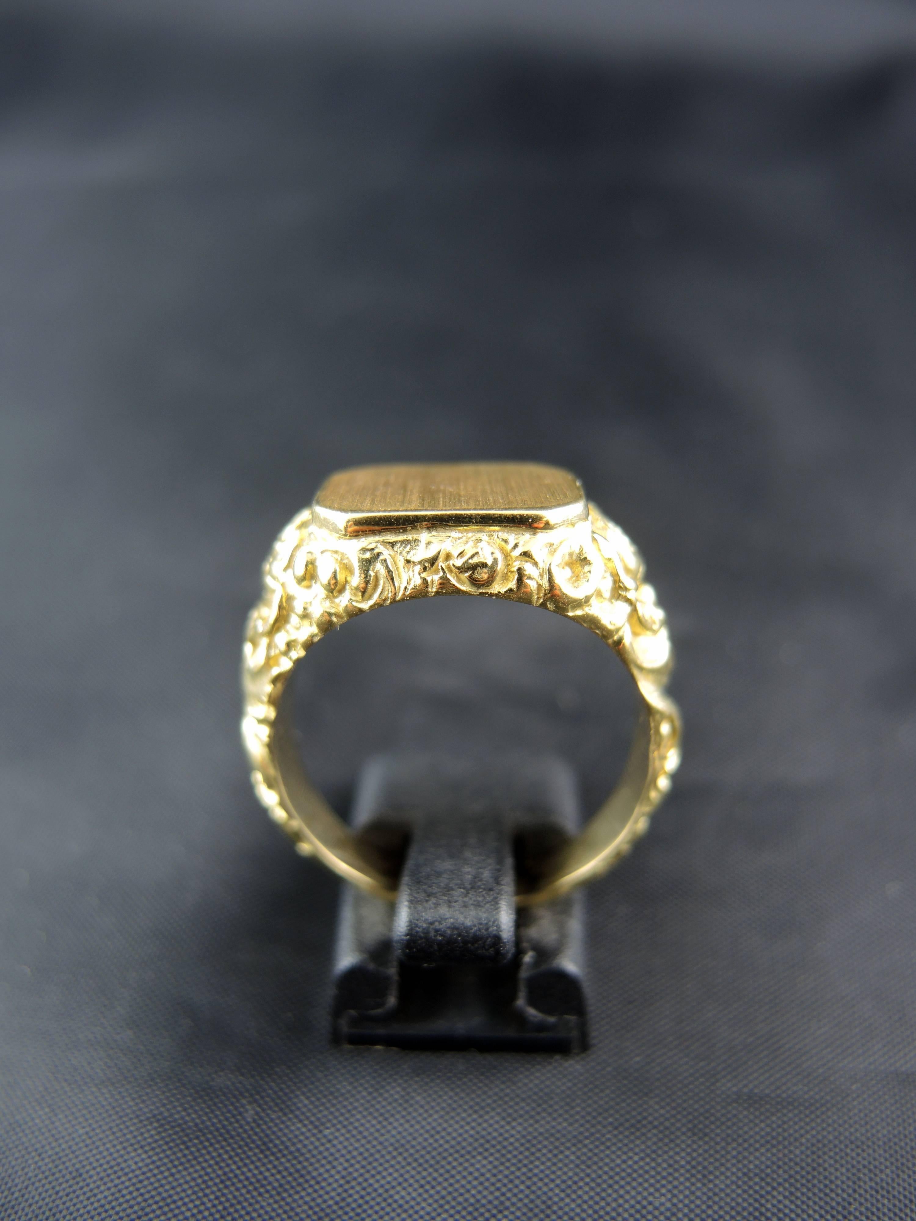 French Antique Signet Ring, Yellow Gold, 19th Century 3
