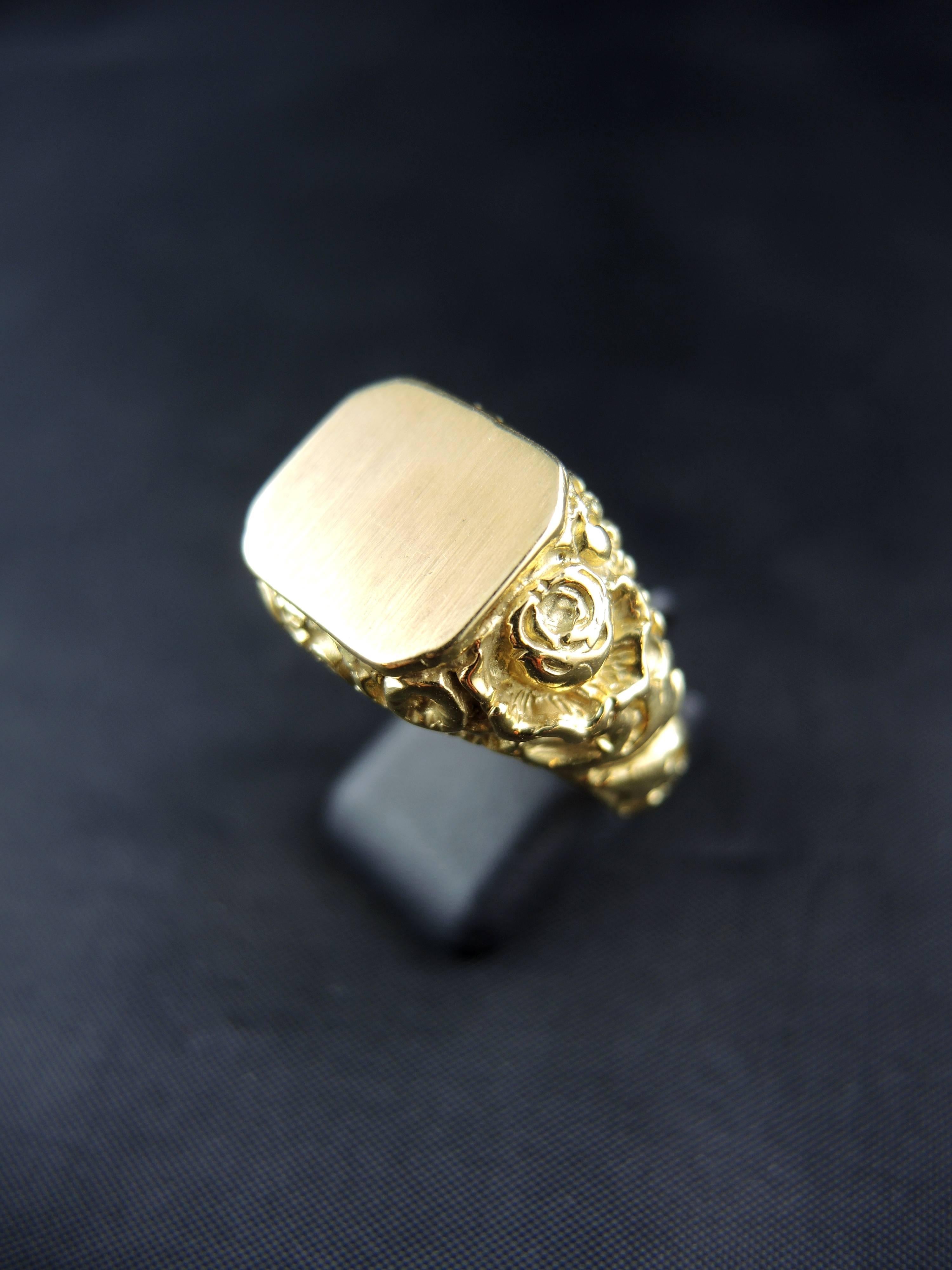 Men's French Antique Signet Ring, Yellow Gold, 19th Century