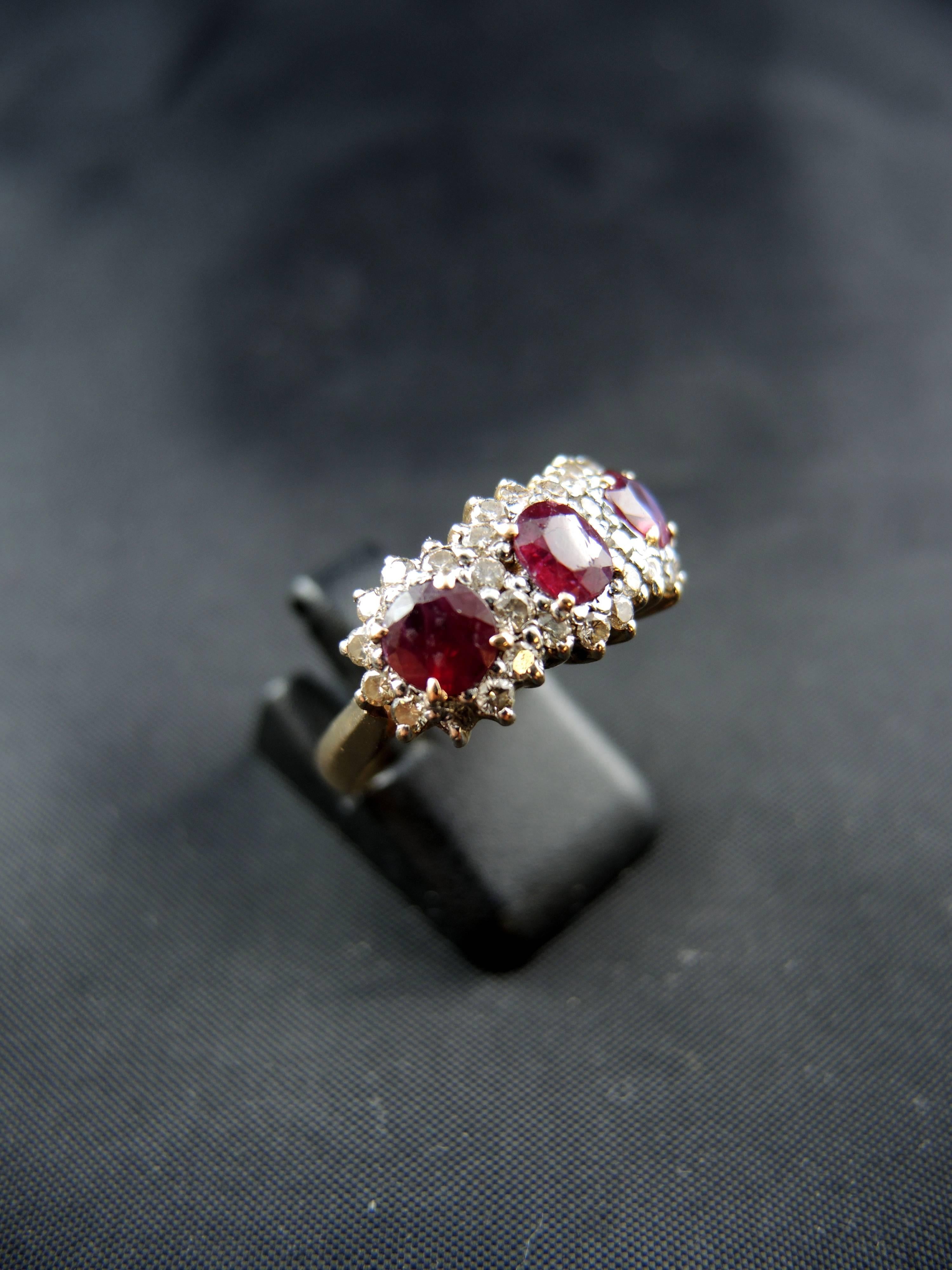 Three-Stone Ring with Rubies and Diamonds, 14 Karat Gold In Good Condition For Sale In Paris, FR