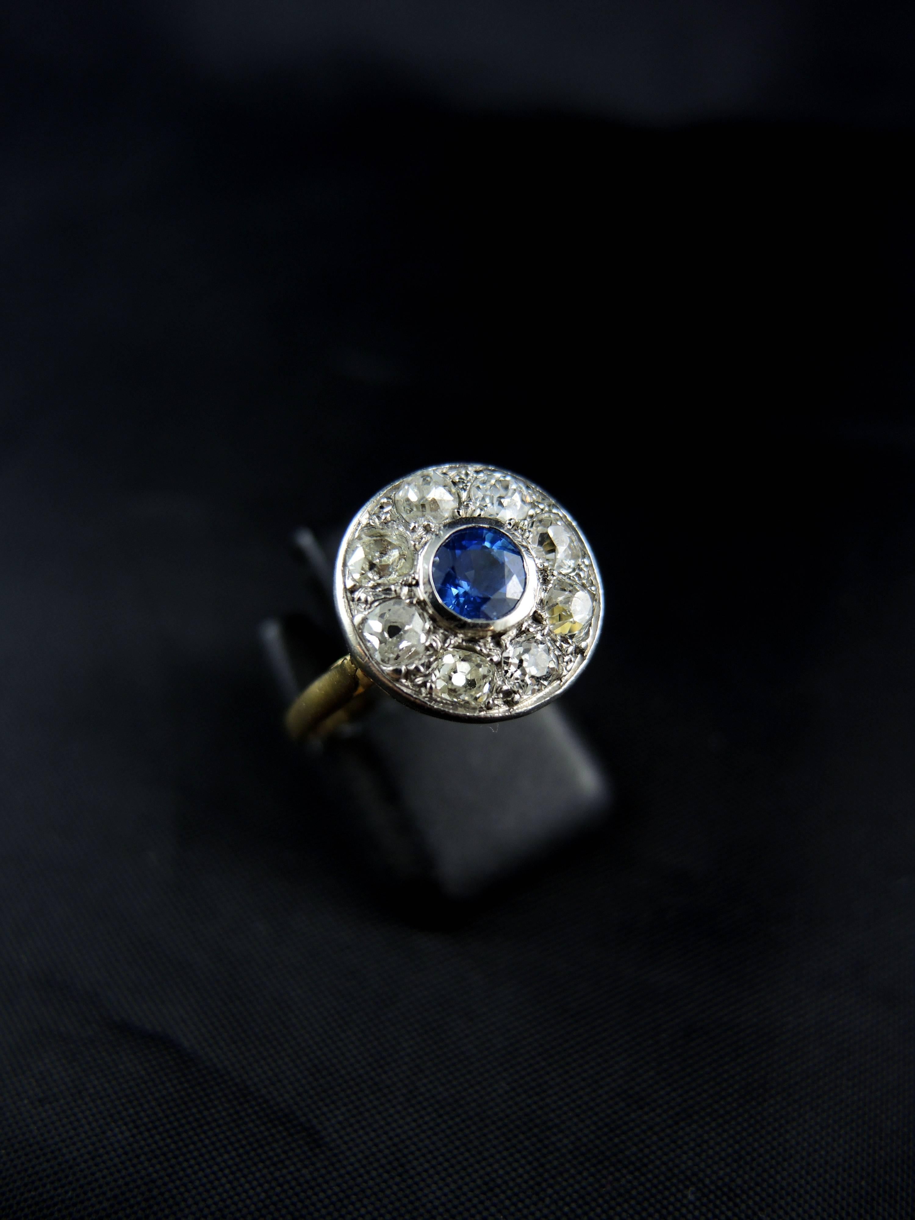 Art Deco Sapphire Diamond Gold Platinum Cluster Ring, circa 1920 In Good Condition In Paris, FR