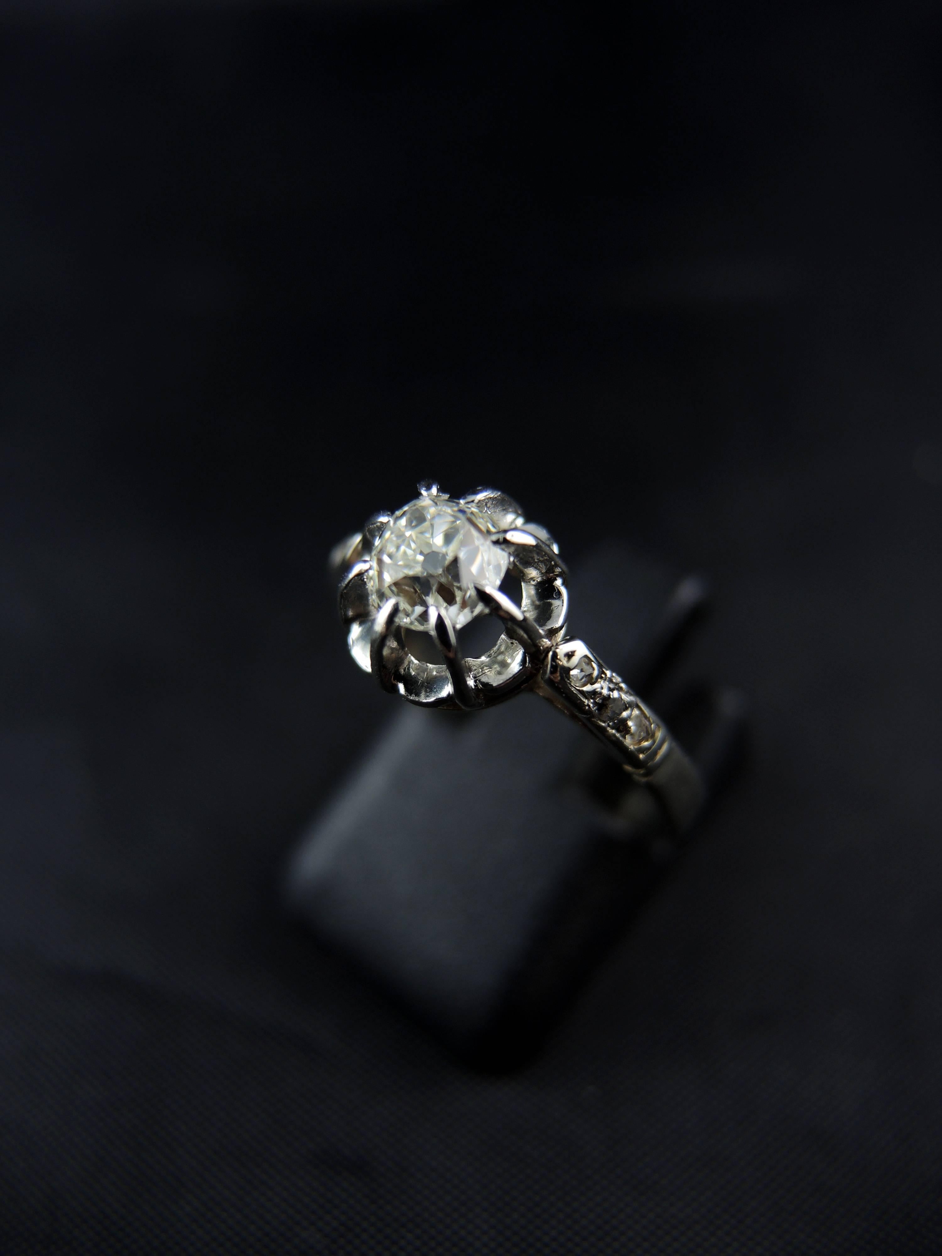 Art Deco Diamond White Gold Platinum Solitaire Ring In Good Condition In Paris, FR