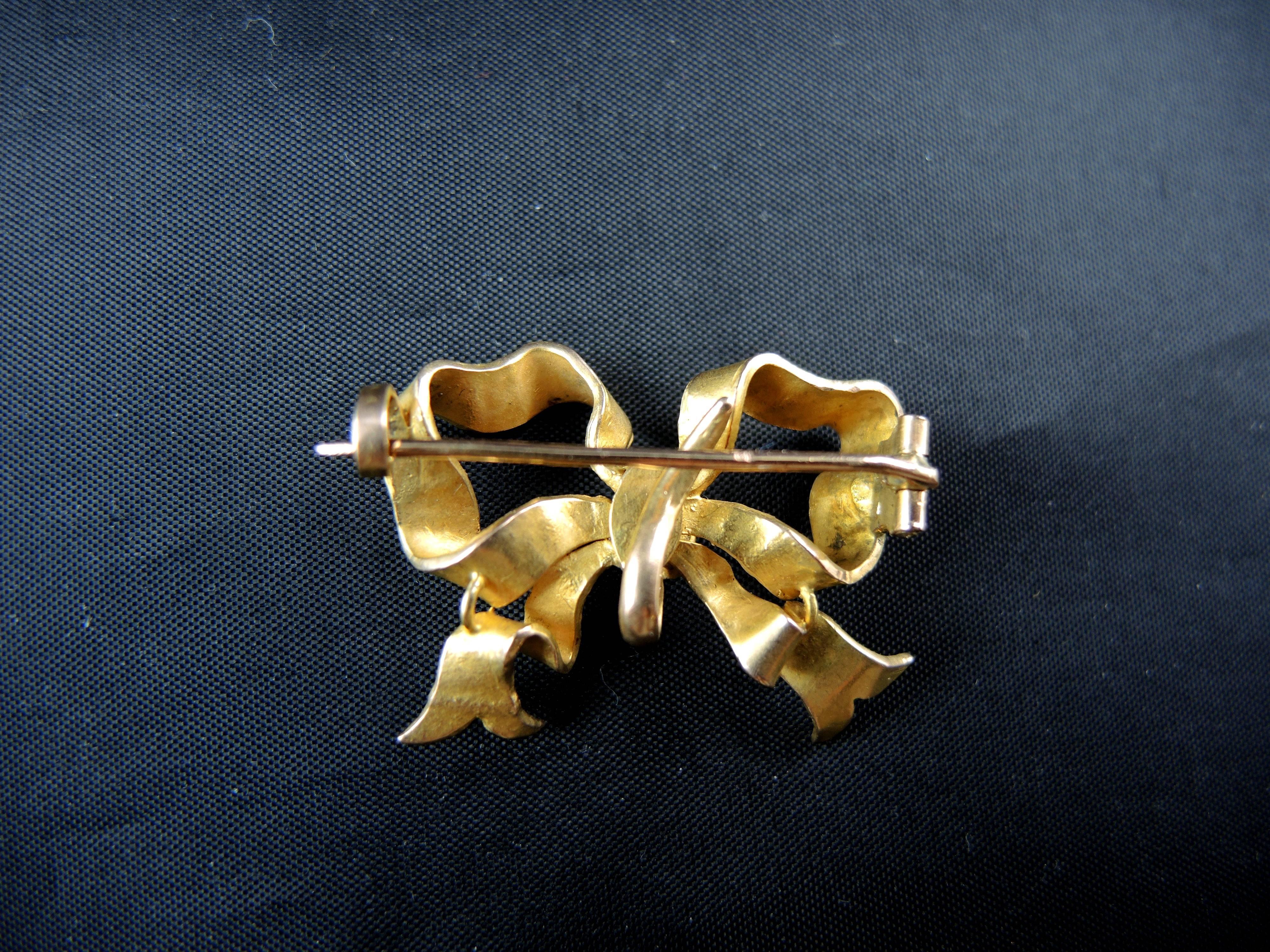 Antique Gold Bow Brooch / Pocket Watch Support, 19th Century For Sale 1