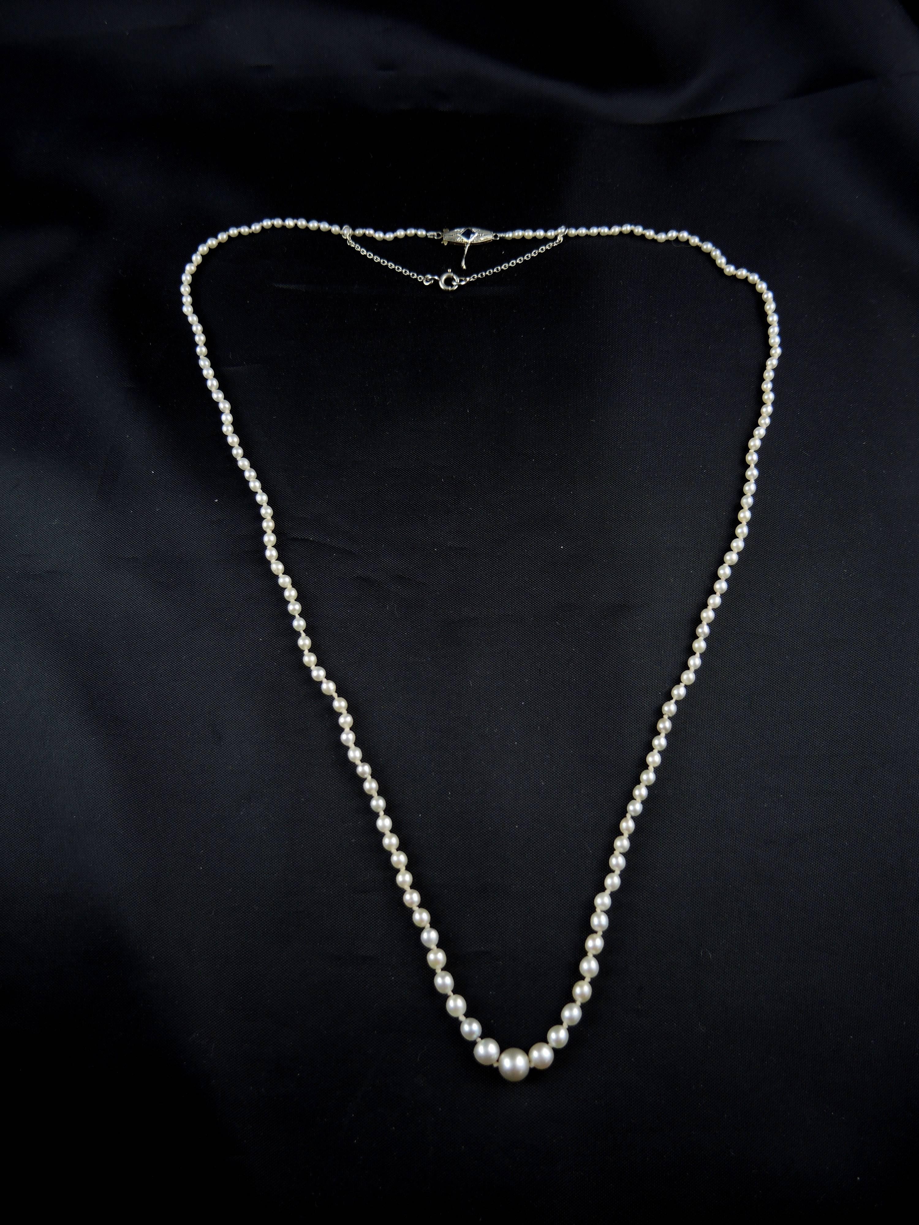 Women's Art Deco Natural Pearls Necklace For Sale