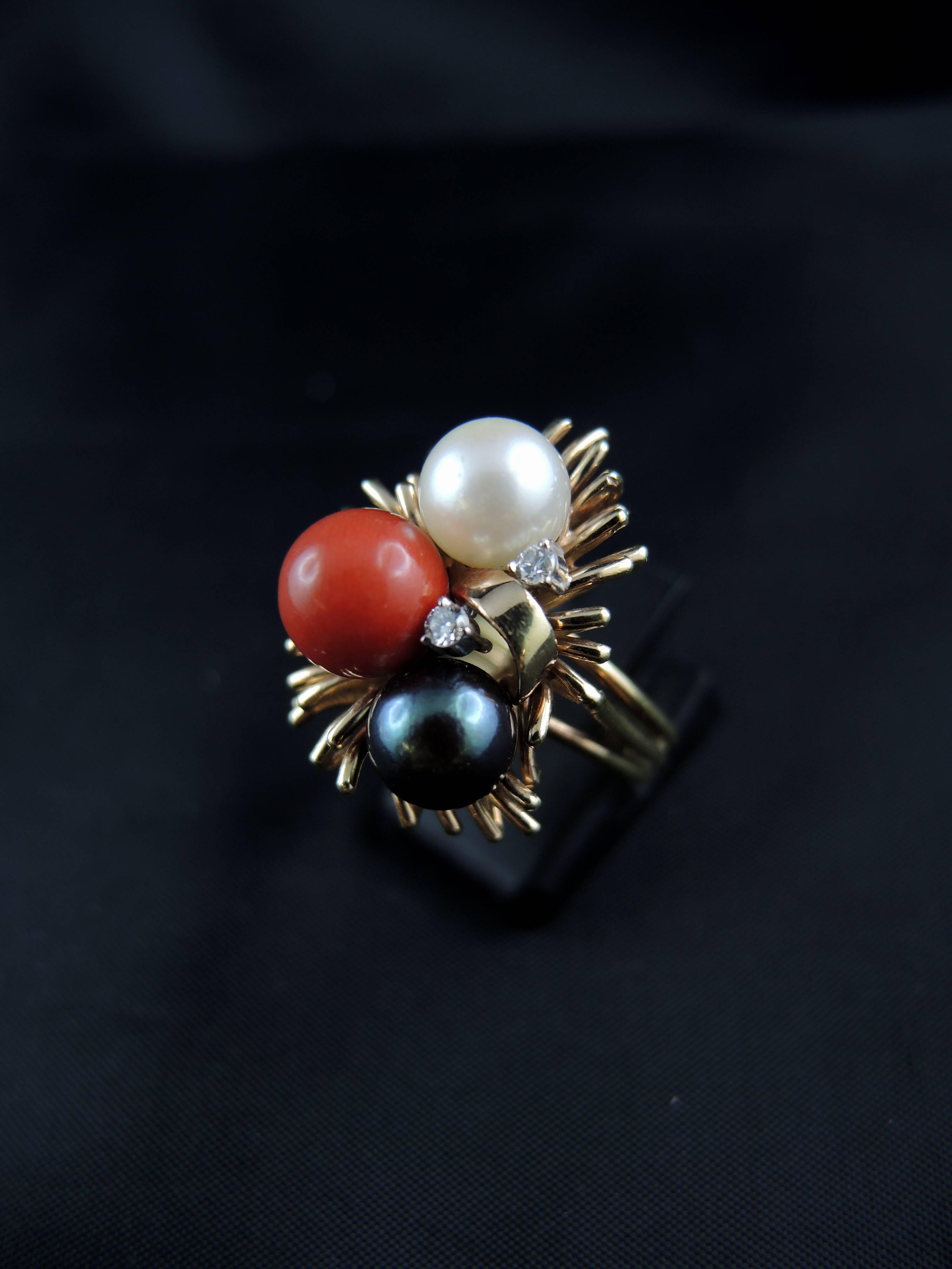 Cocktail Ring Set with Diamonds, Coral and Pearls, circa 1970 In Good Condition In Paris, FR