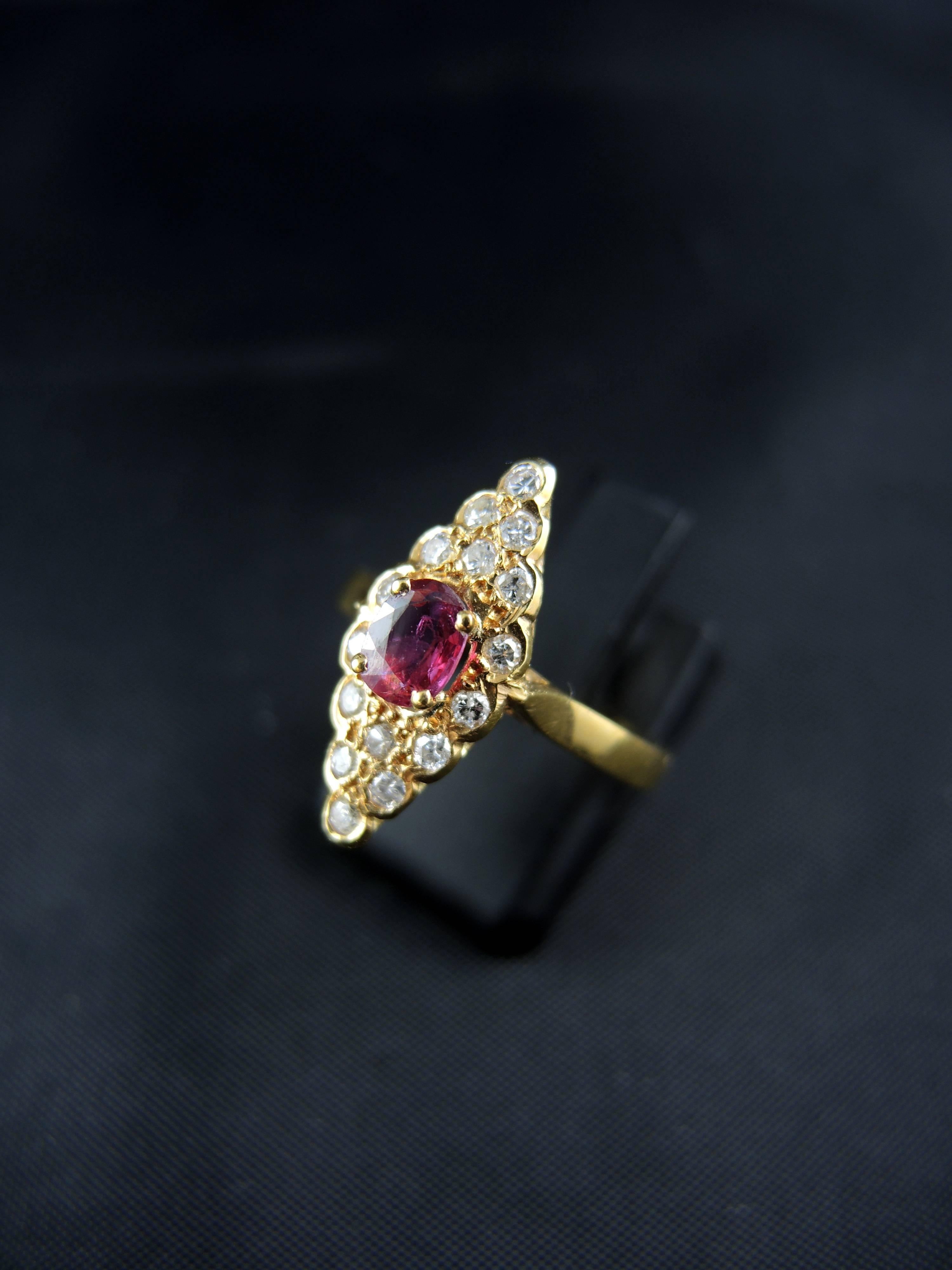 French Gold Navette Ring with Ruby and Diamonds, circa 1980 In Excellent Condition For Sale In Paris, FR