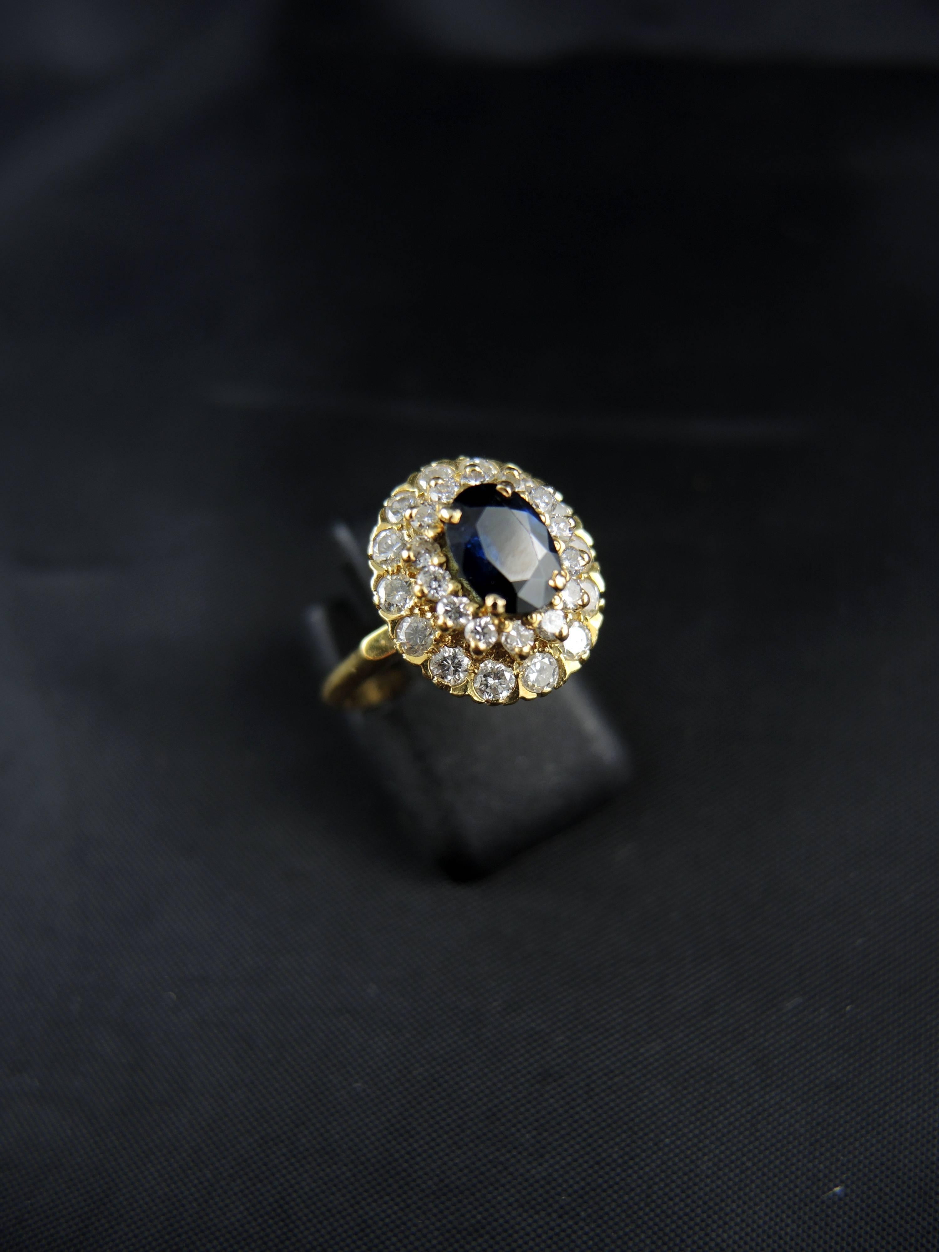 French Engagement Cluster Ring with Sapphire and Diamonds, circa 1980 In Excellent Condition In Paris, FR