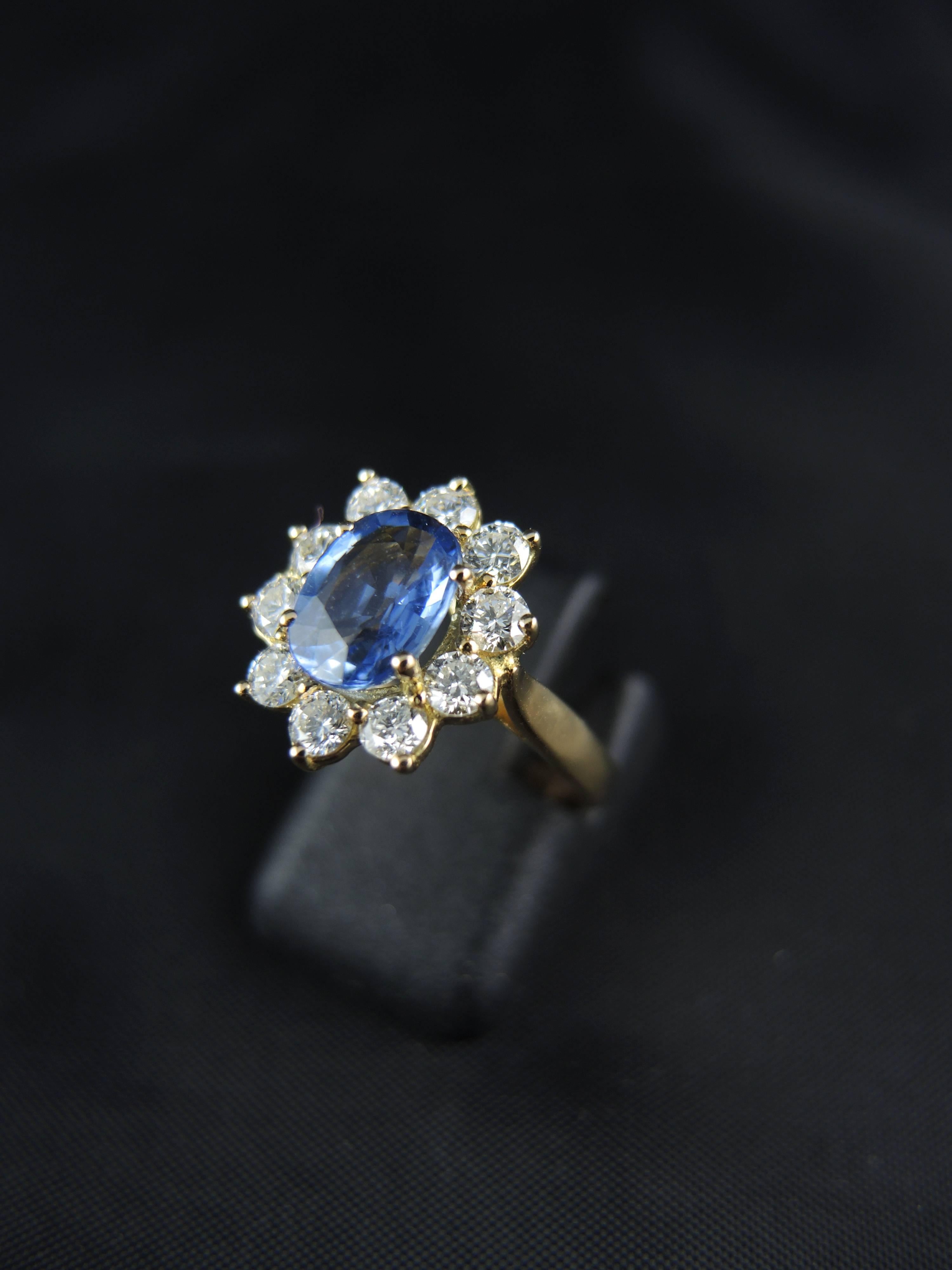 Women's French Cluster Ring, Yellow Gold, Sapphire 0.80 Carat, Diamonds 0.80 Carat For Sale