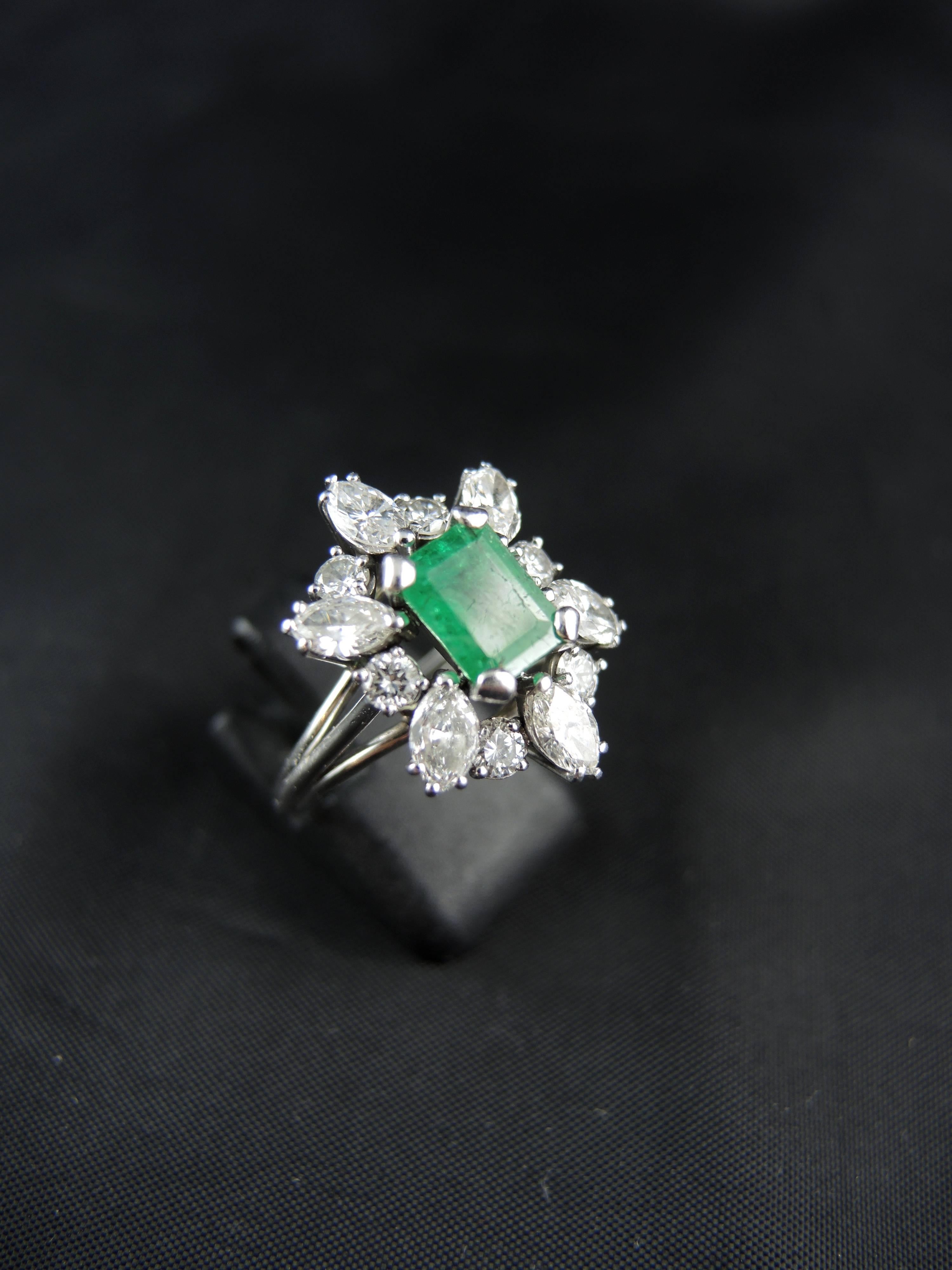 Emerald and Diamonds French Cluster Ring, circa 1970 In Good Condition In Paris, FR