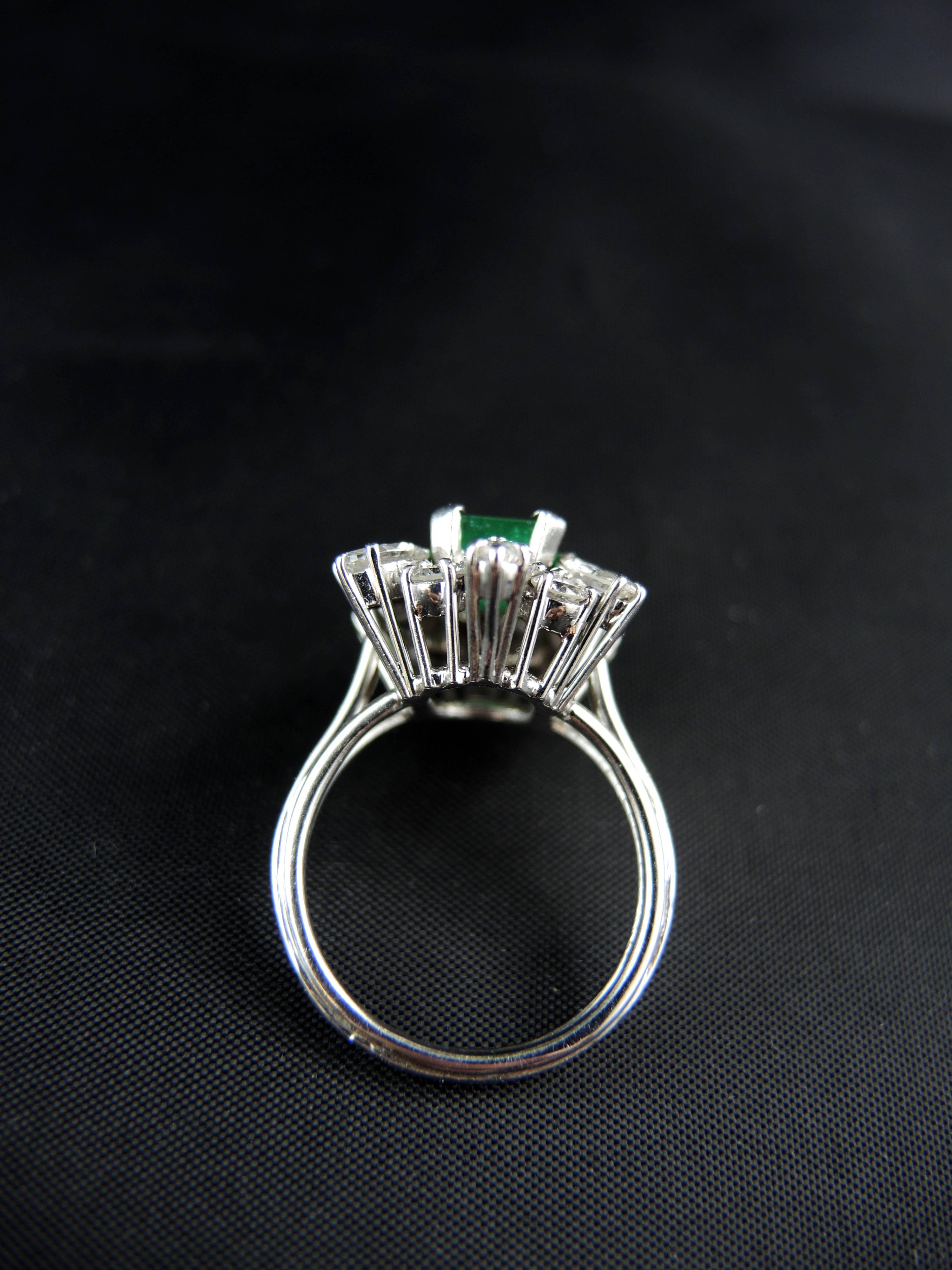 Emerald and Diamonds French Cluster Ring, circa 1970 4