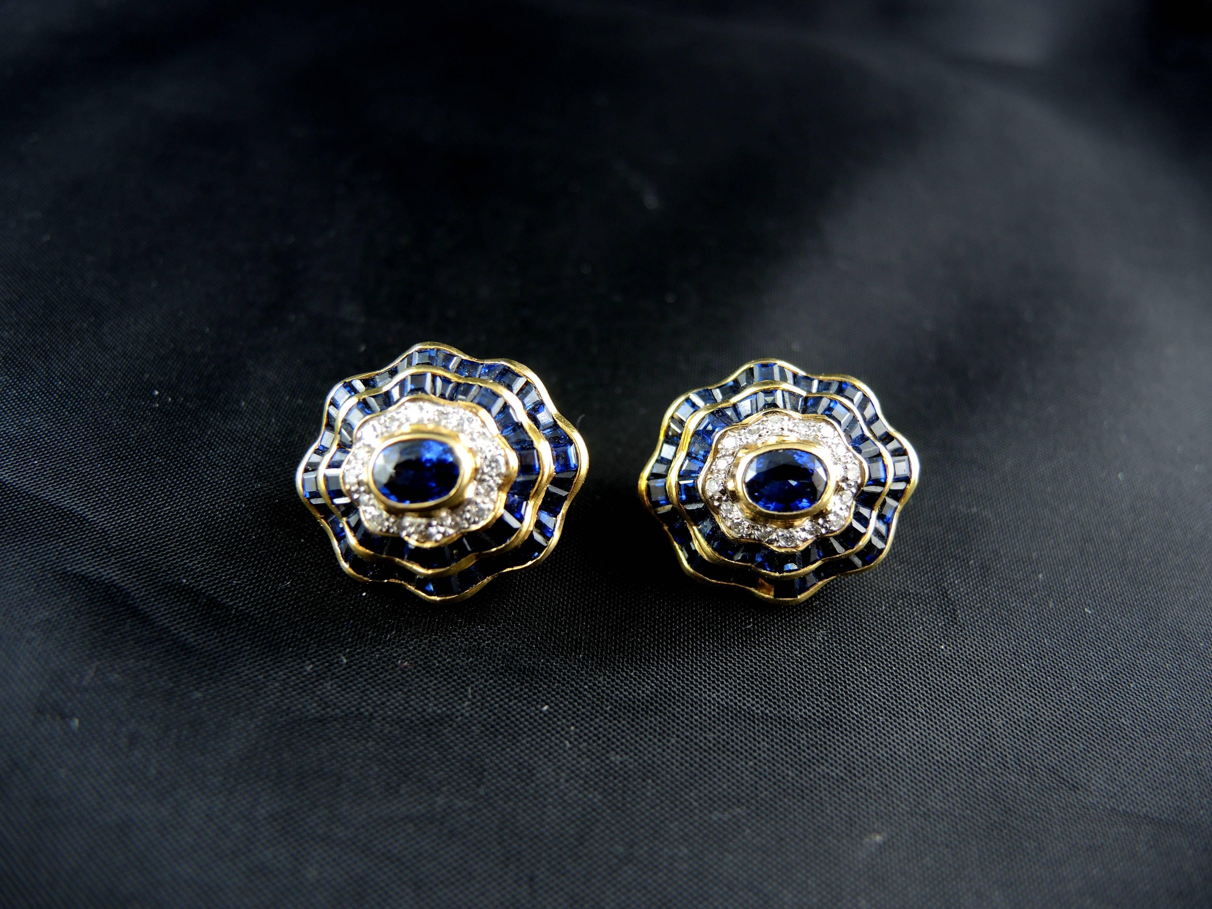 Vintage Diamonds and Sapphires Earrings, circa 1980 For Sale 1