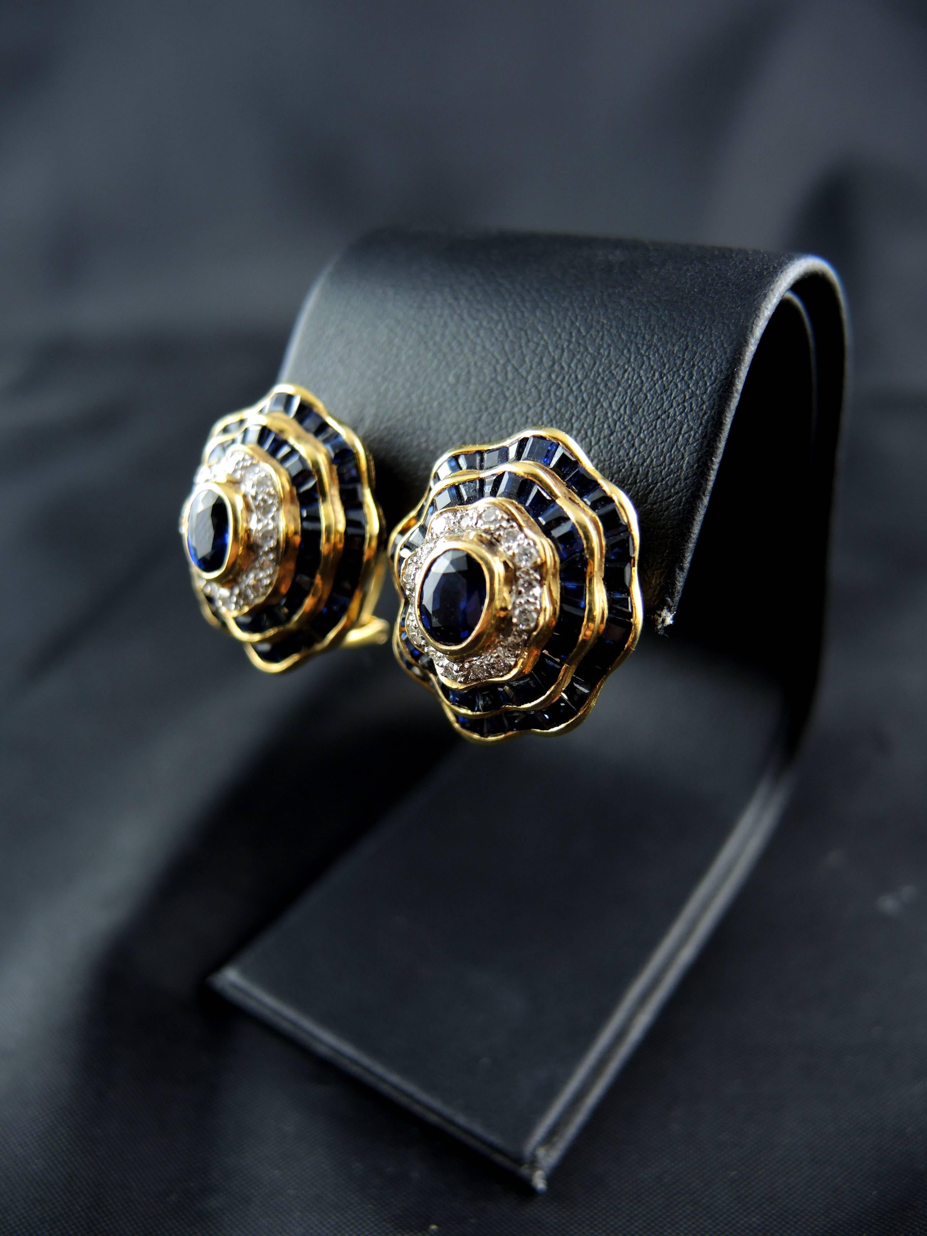 Women's Vintage Diamonds and Sapphires Earrings, circa 1980 For Sale