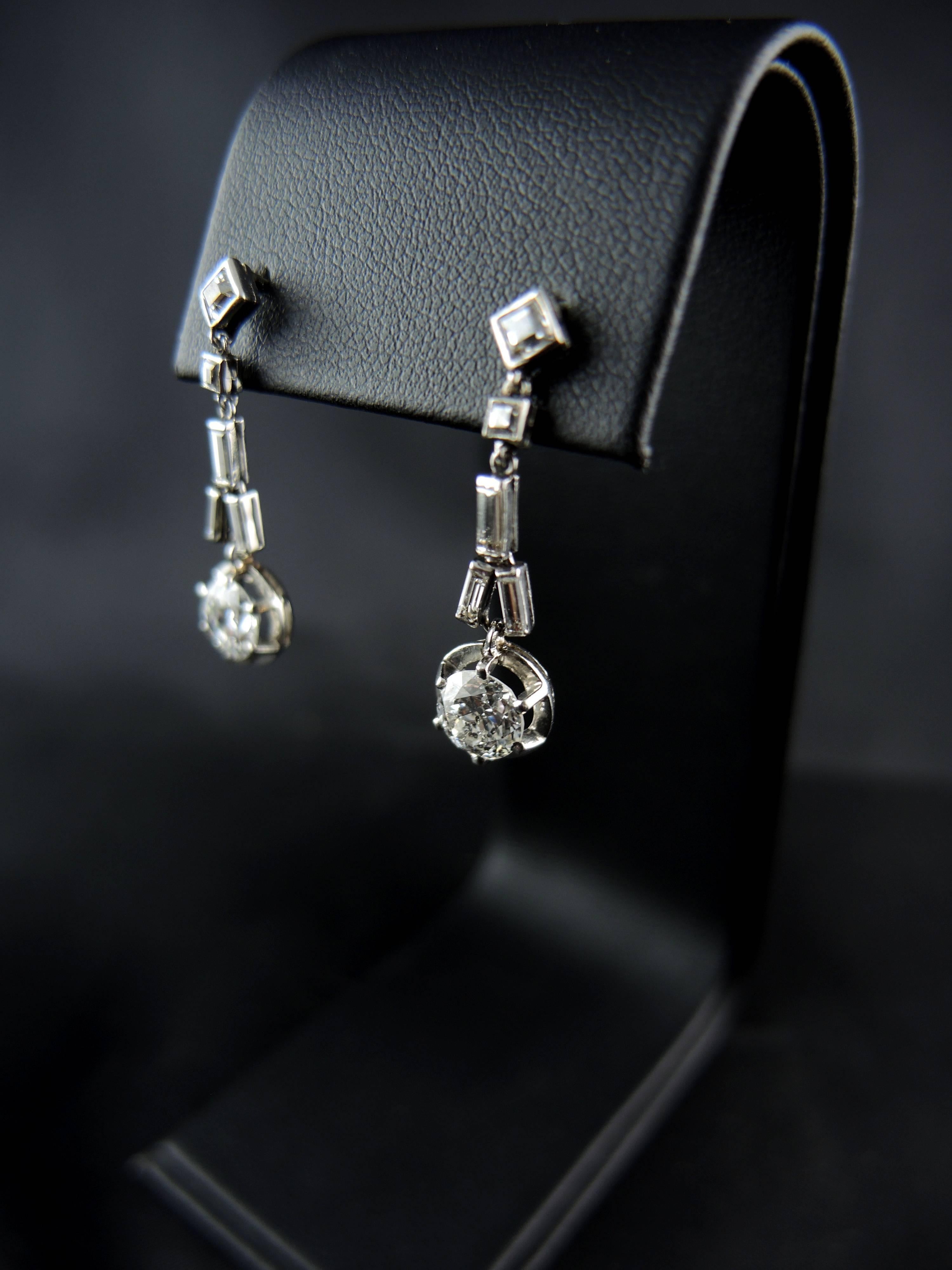 French Art Deco Diamond Earrings In Excellent Condition In Paris, FR