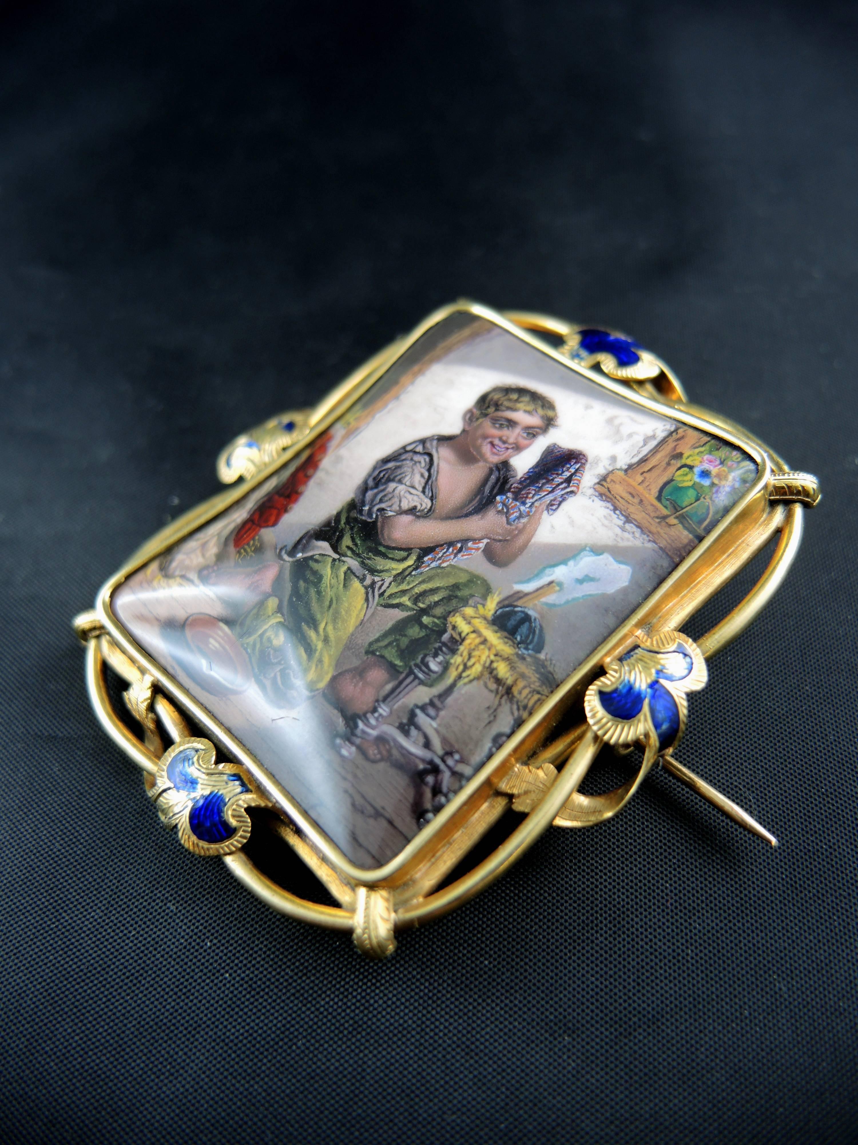 Miniature Antique Gold Brooch with Enamel In Good Condition For Sale In Paris, FR