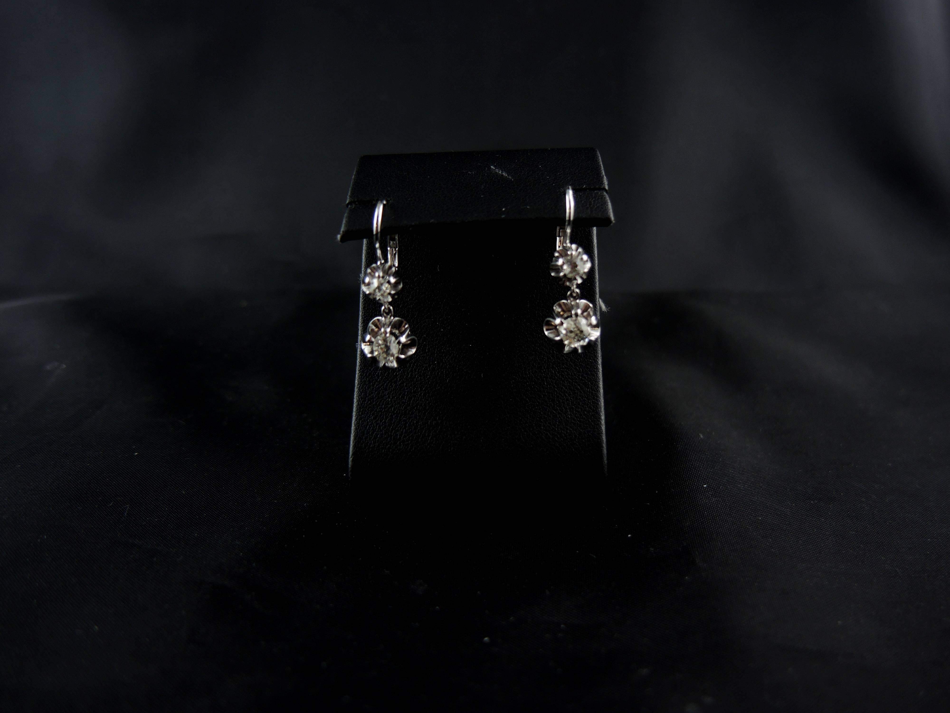Antique Earrings in White Gold and Diamonds 1.00 Carat In Excellent Condition In Paris, FR