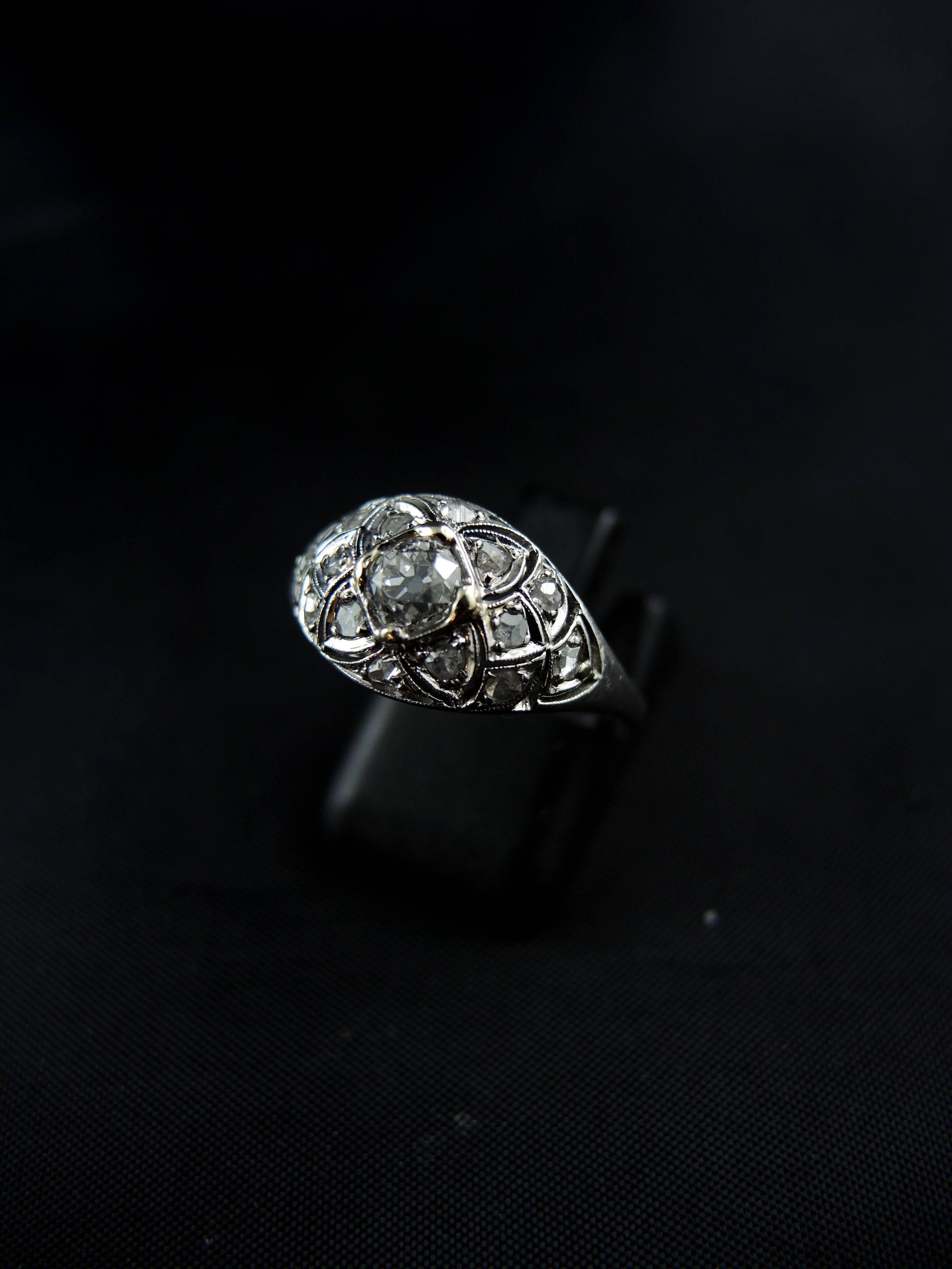 Women's Stunning Art Deco Engagement Ring, French, Platinium and Diamonds, circa 1920