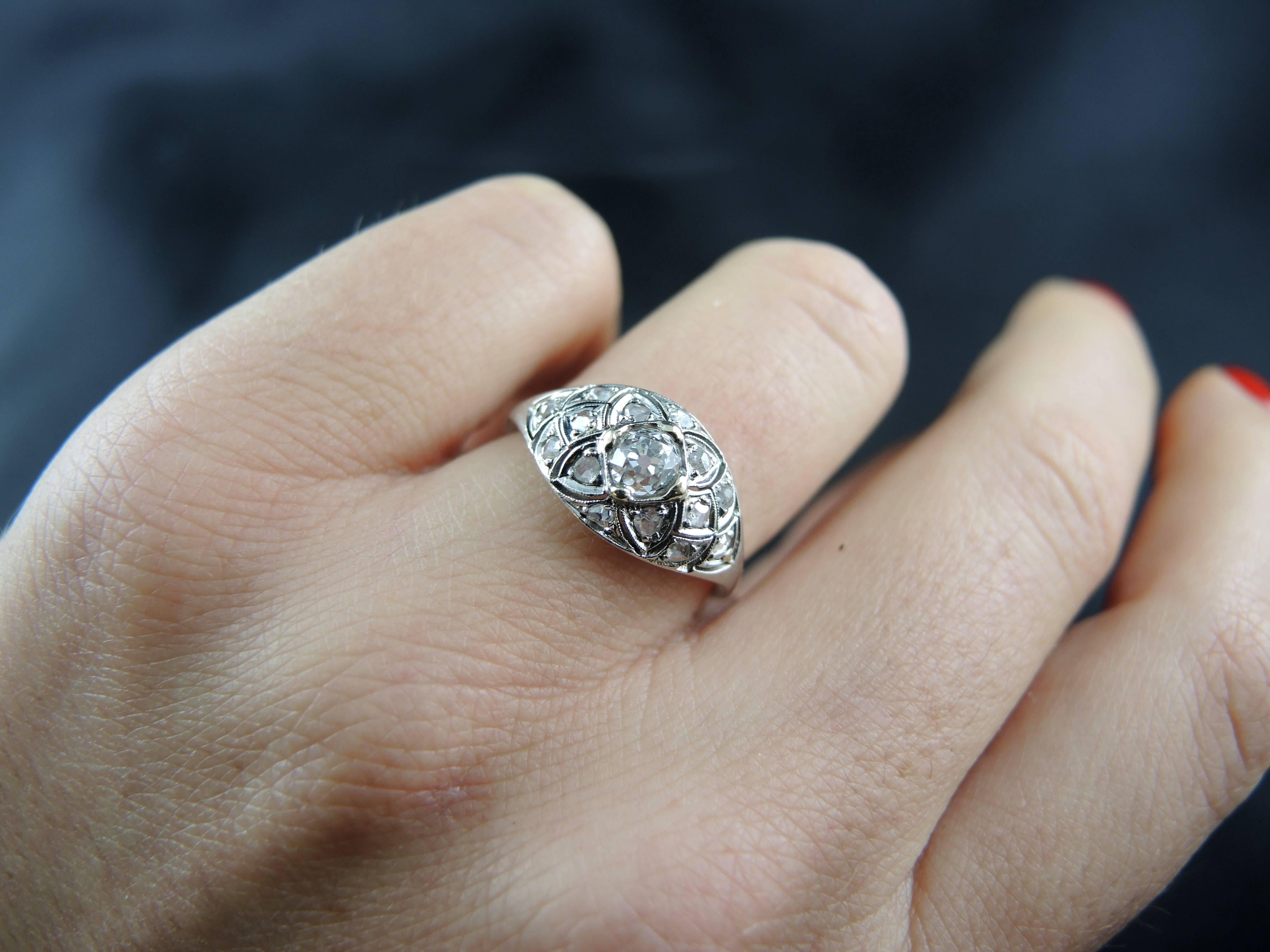 Stunning Art Deco Engagement Ring, French, Platinium and Diamonds, circa 1920 2