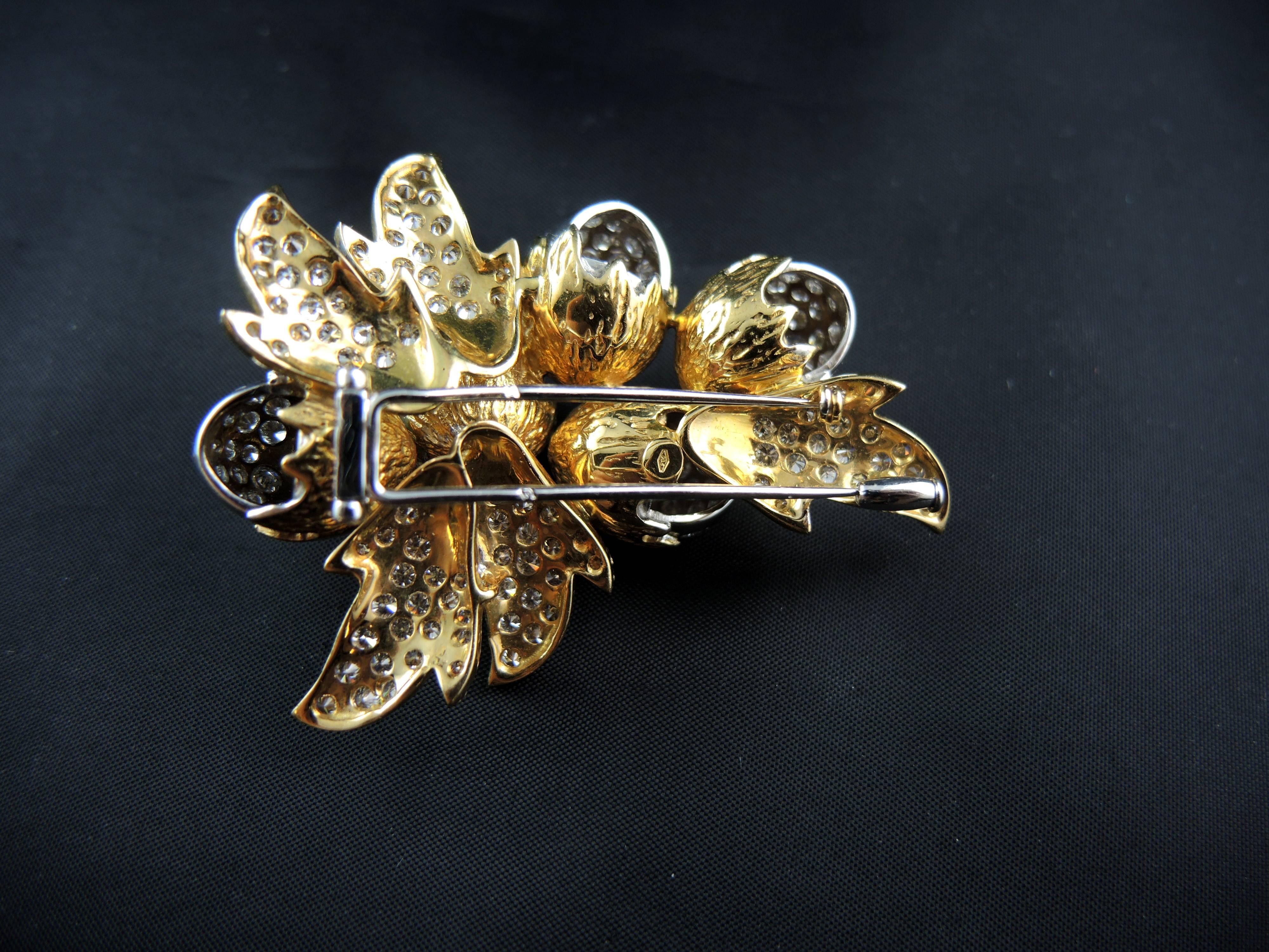 Hazelnuts' Acorns and Leaves Brooch Set with Diamonds and South Sea Pearl, 1980s In Excellent Condition In Paris, FR
