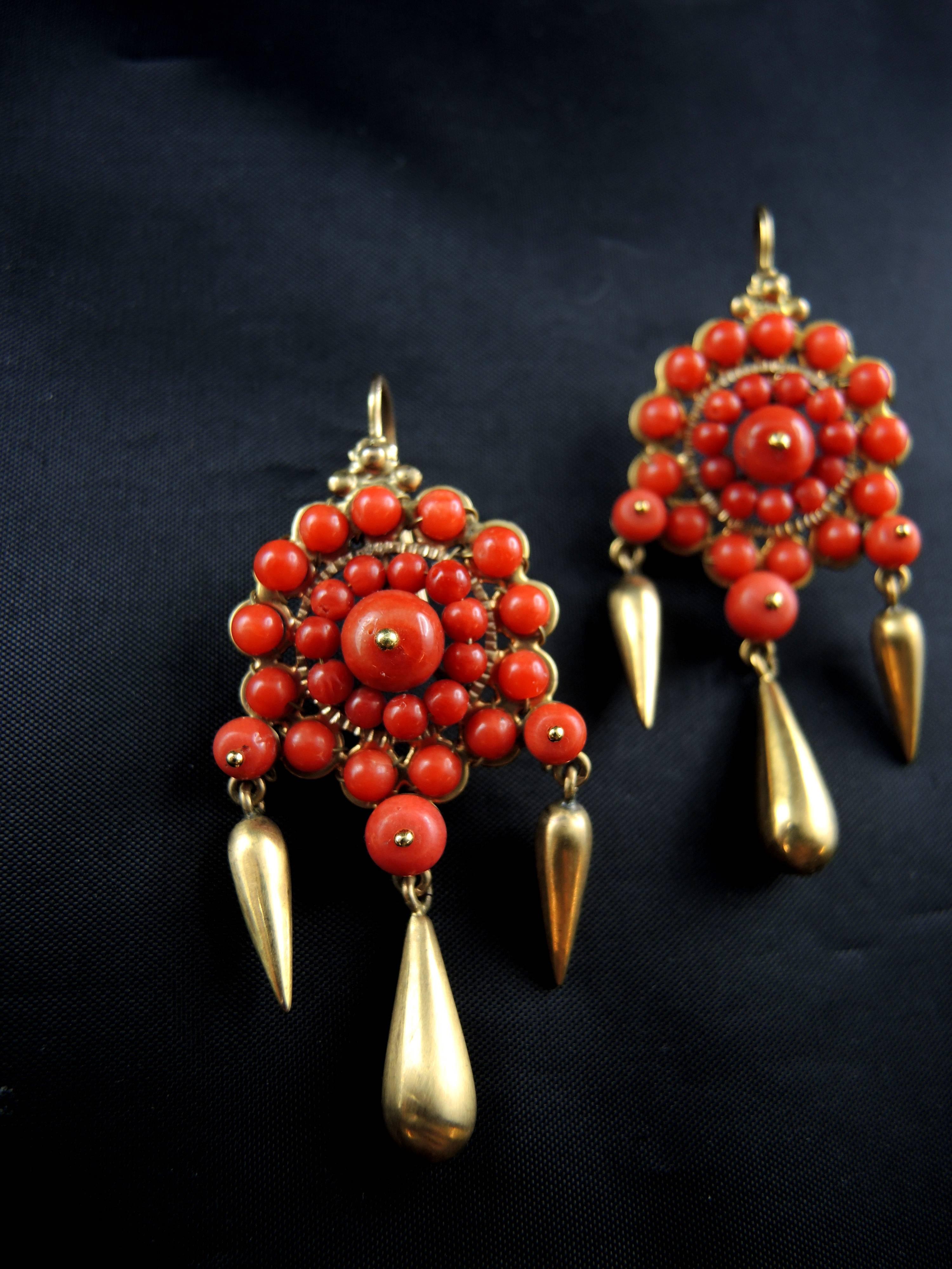 Italian Chandelier Earrings with Coral, circa 1900 In Good Condition In Paris, FR