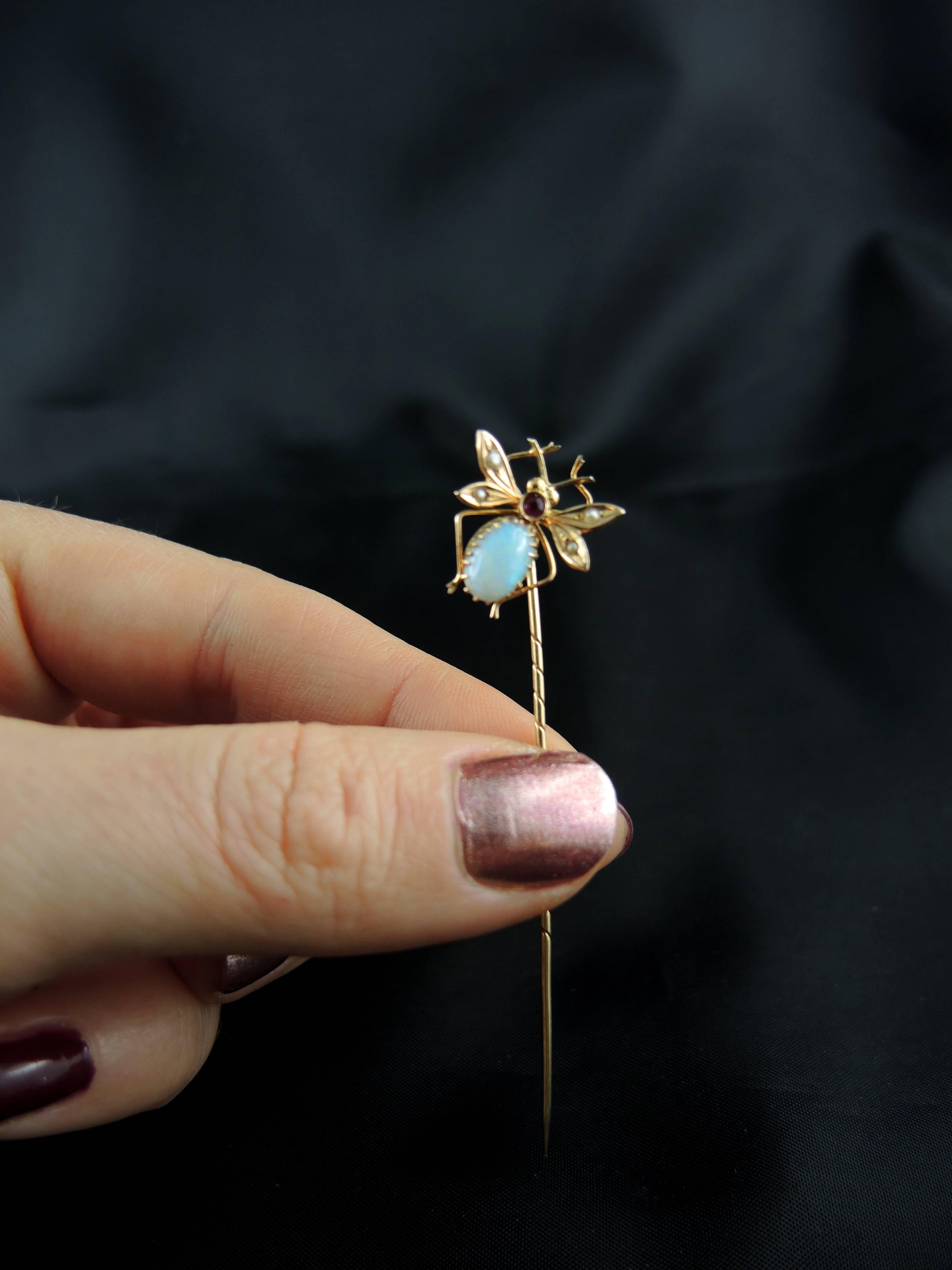 Antique Insect Pin Set with an Opal In Excellent Condition In Paris, FR