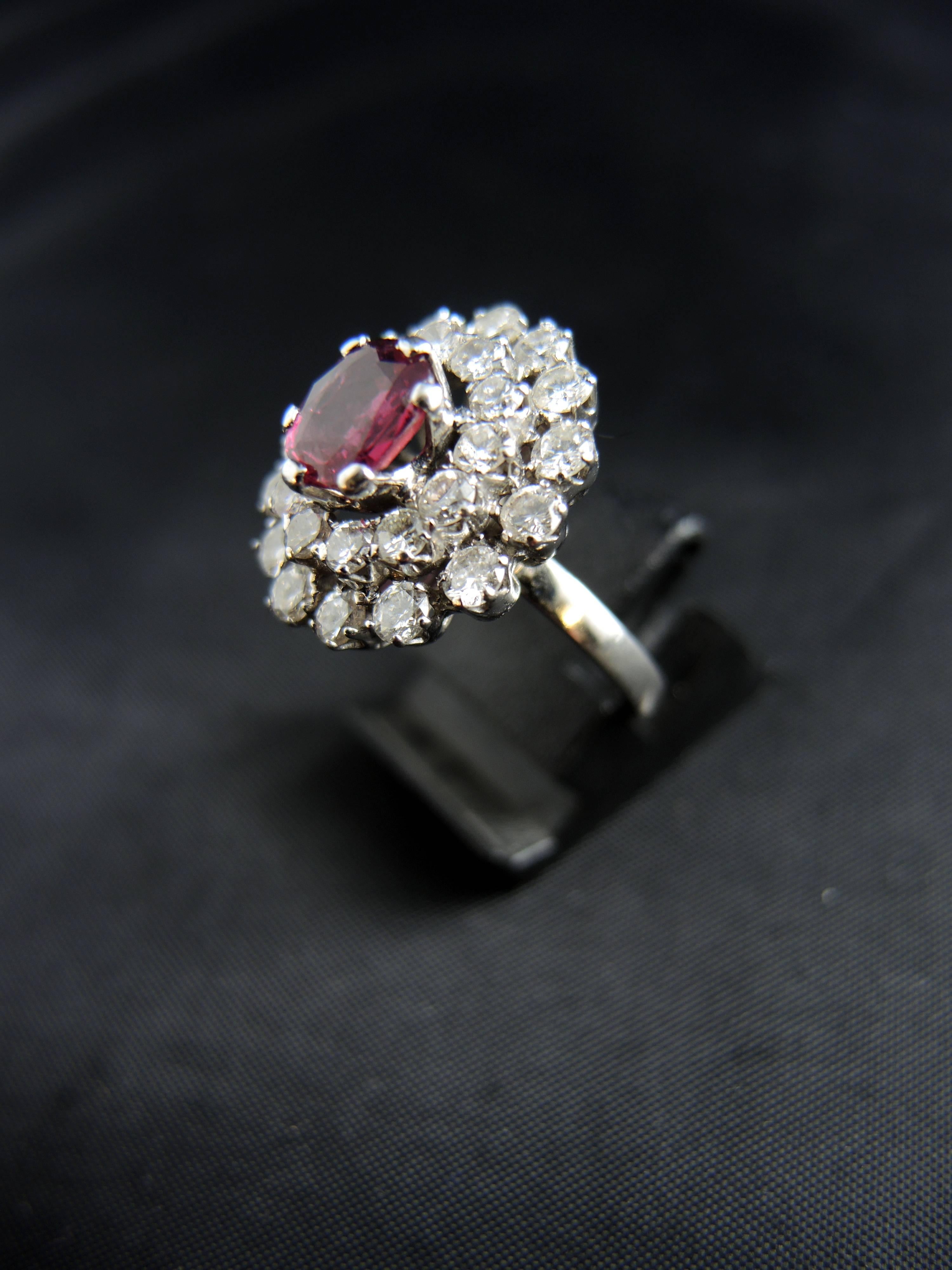 Ruby Diamond White Gold Cluster Ring  In Excellent Condition For Sale In Paris, FR