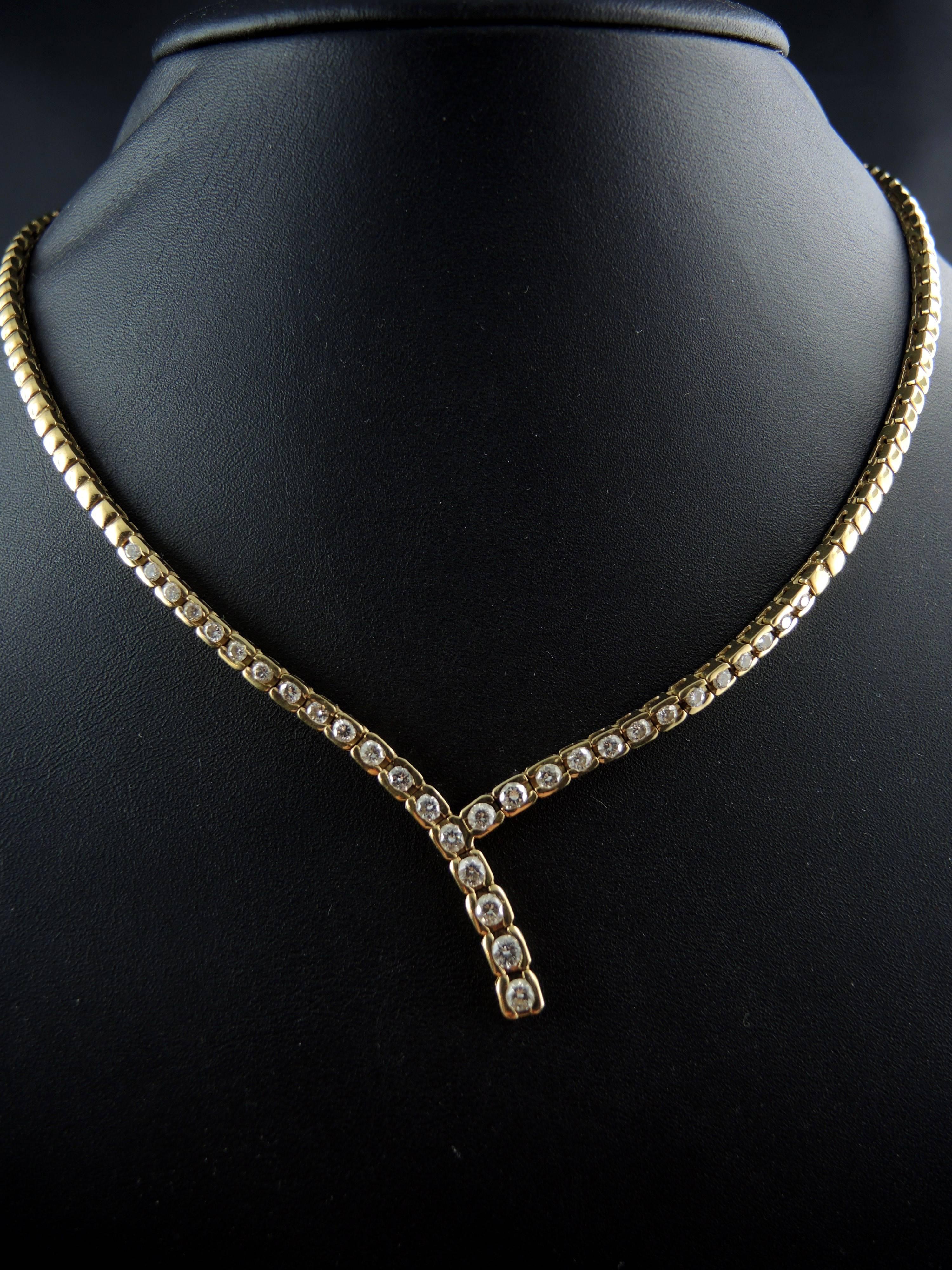 Modern Diamonds and Gold Necklace In Excellent Condition In Paris, FR