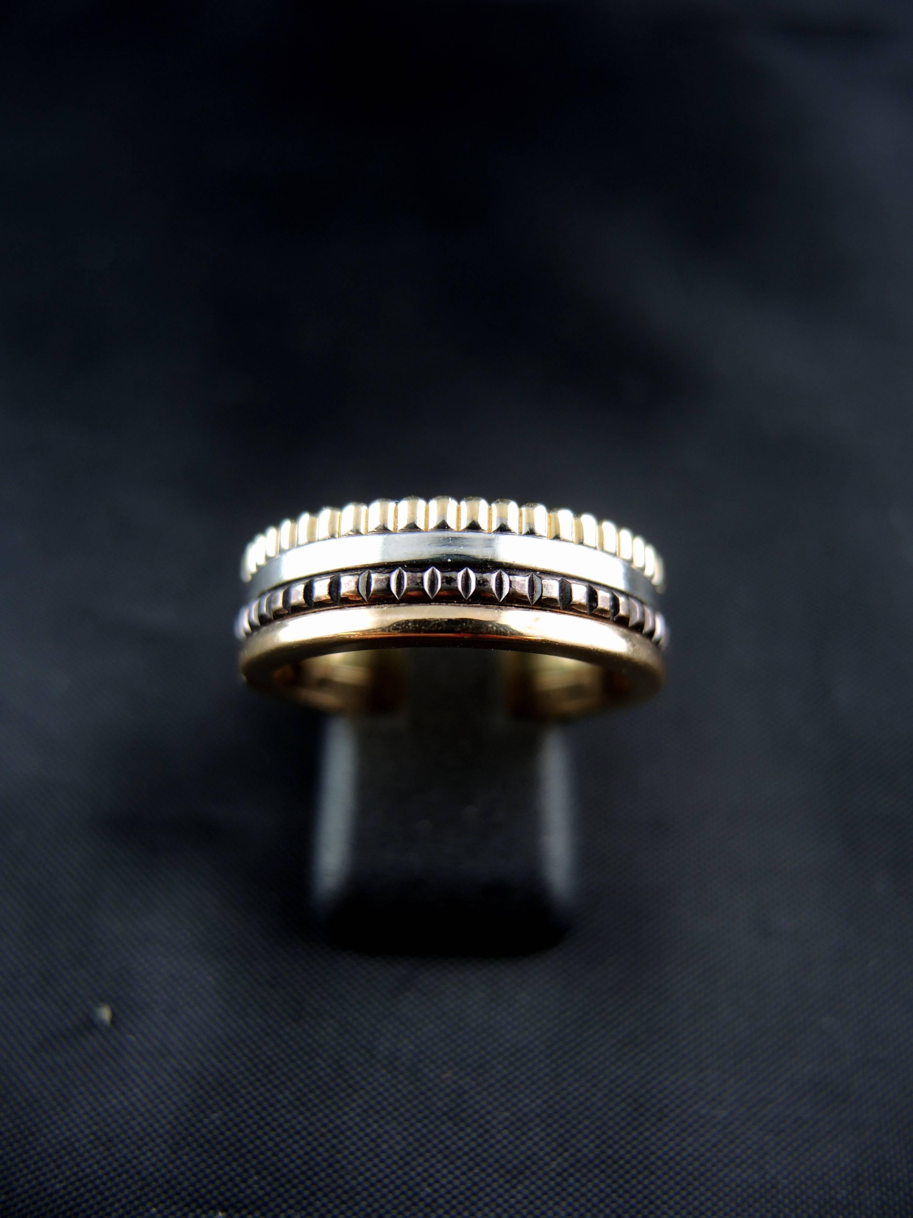 Boucheron Quatre wedding ring made of white gold, rose gold, yellow gold, and PVD coated gold.

Weight: 11,40 g
Ring size: 57 (diameter 18,20/ US size 8,00).

State : very little scratches on the gold parts, visible on the pictures.