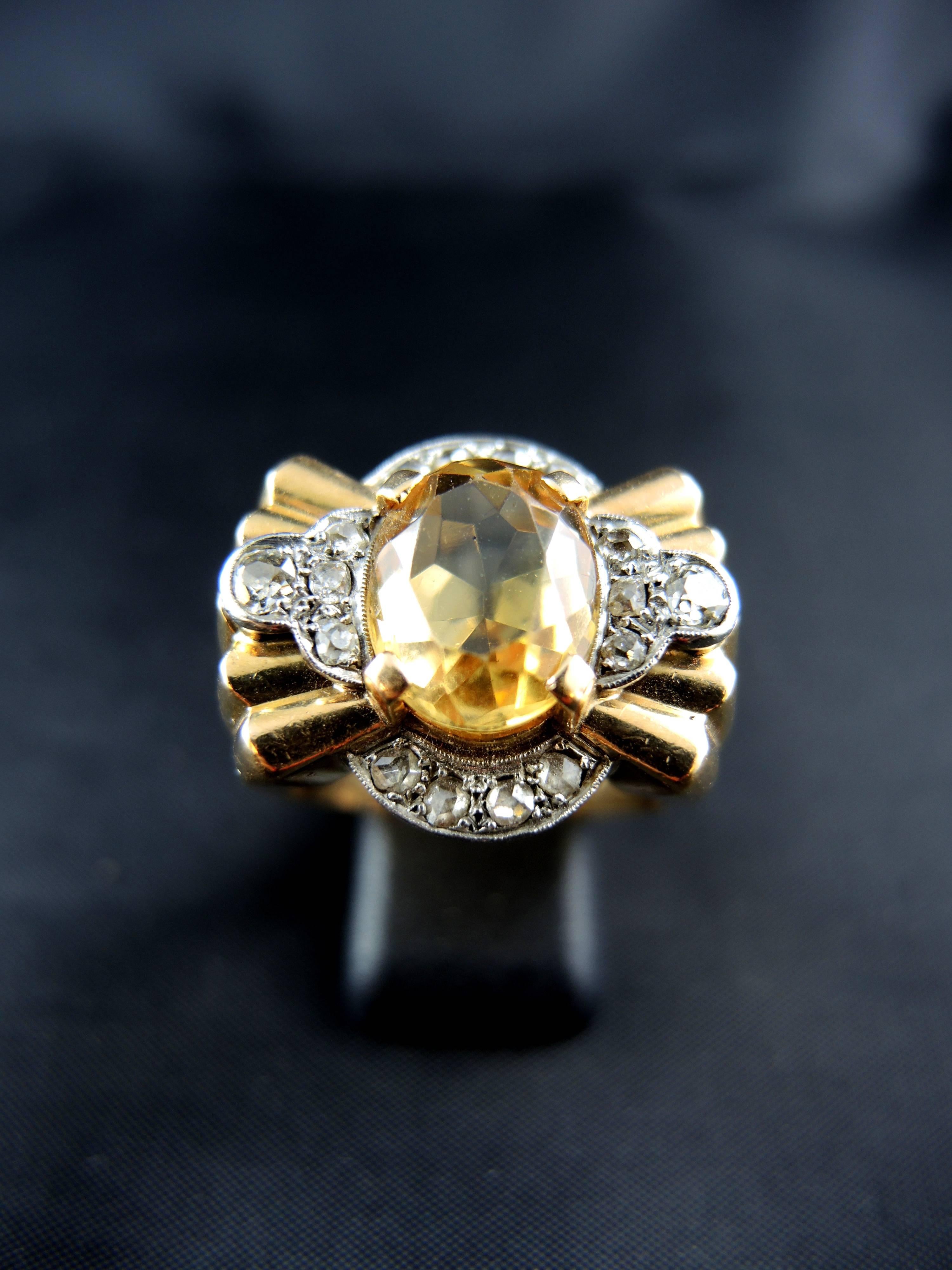 18kt yellow gold and platinium Tank ring (quality mark: owl and mascaron) set with a central citrin (weighting apx 4,40 Cts) old and rose cut diamonds (total weight estimated around 0,60 Ct).

Work from the 40ies.

Weight: 21,60 g
Ring size: 64
