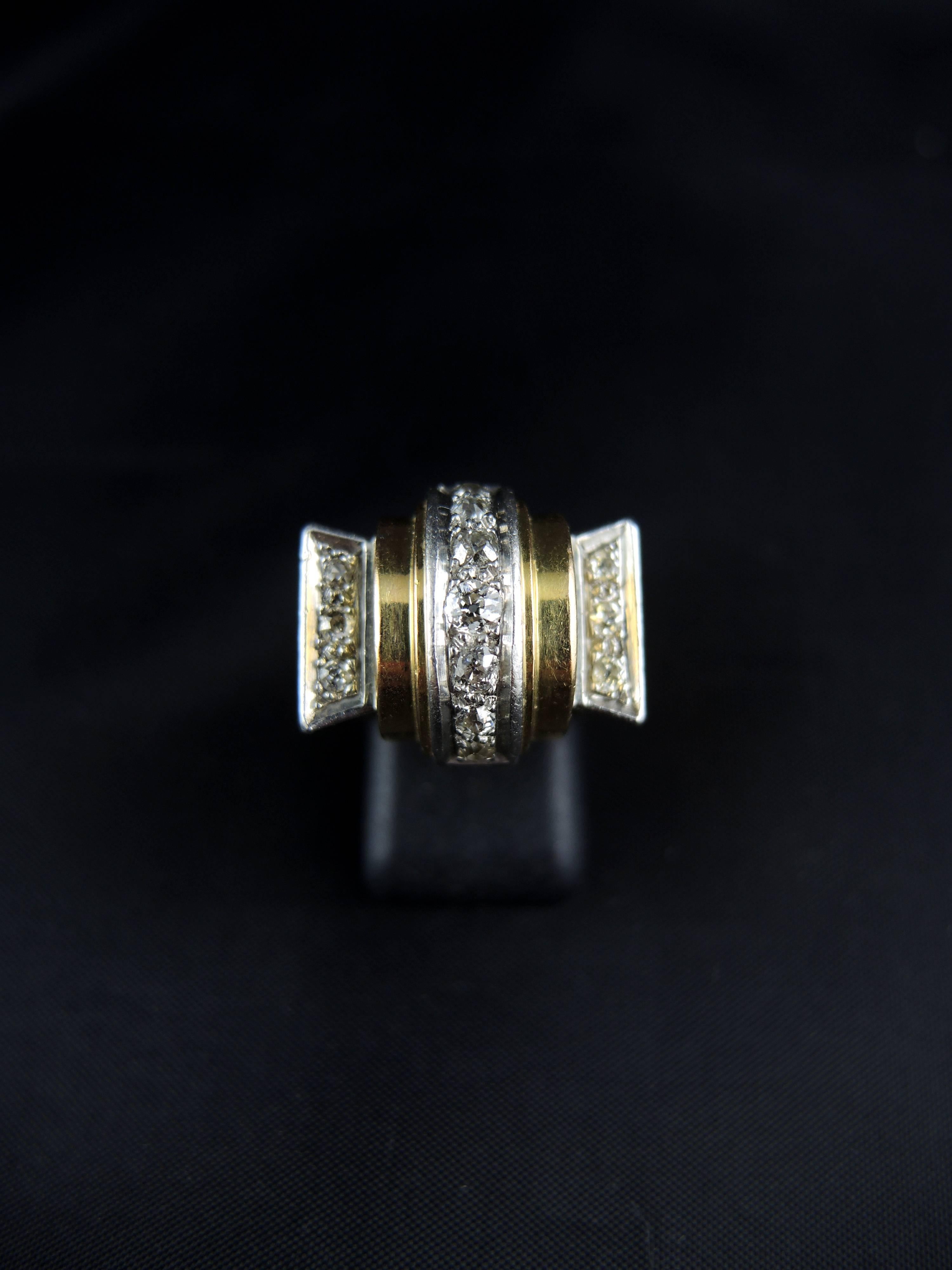 18kt yellow gold and platinium Tank ring (quality mark: owl and mascaron) set with old cut diamonds (total weight estimated around 0,60 Ct).

Work from the 40ies.

Weight: 13,10 g
Ring size: 50 1/2 (diameter 16,20/ US size 5,50).

State : very