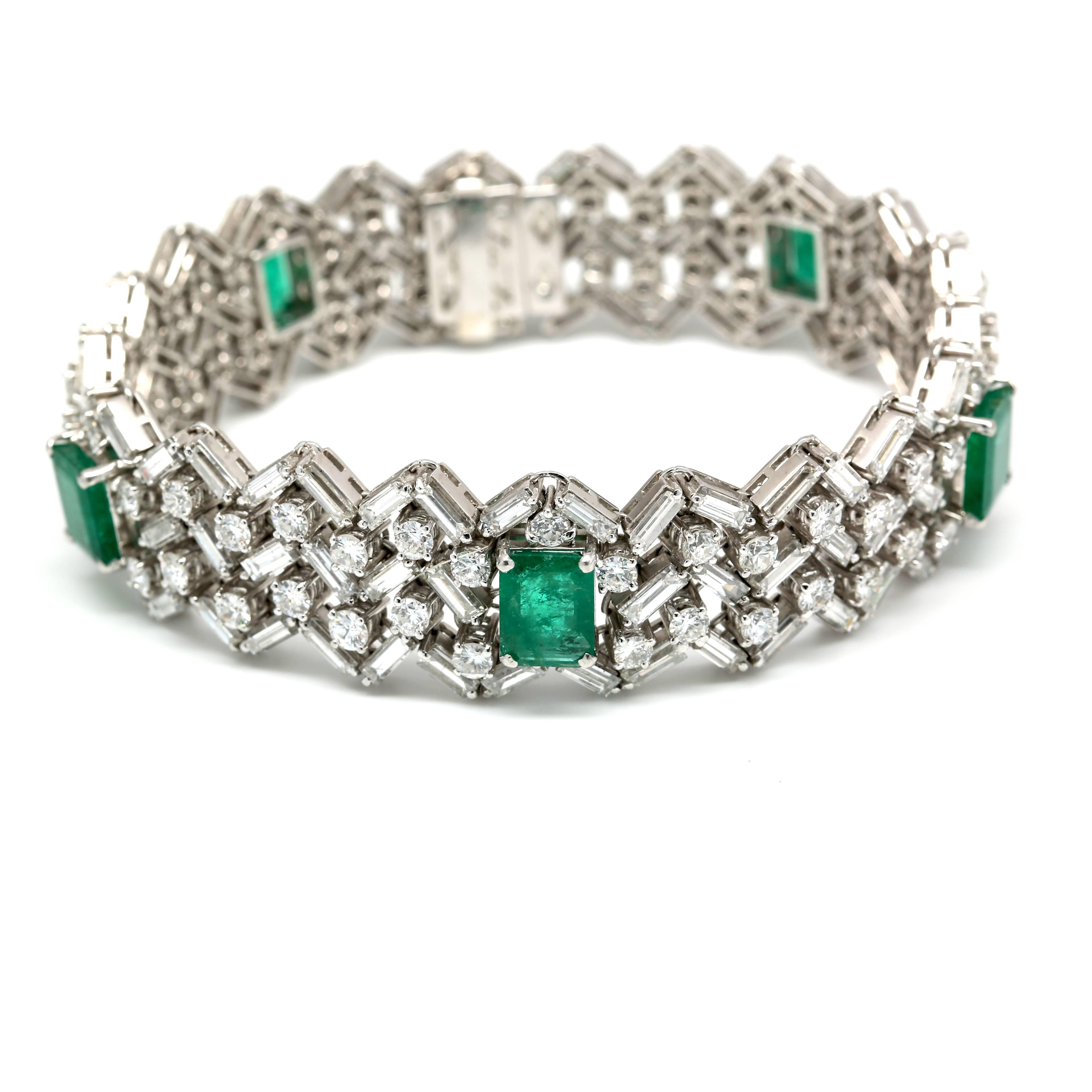 Art Deco Emerald and Diamond Bracelet In Excellent Condition For Sale In Aventura, FL
