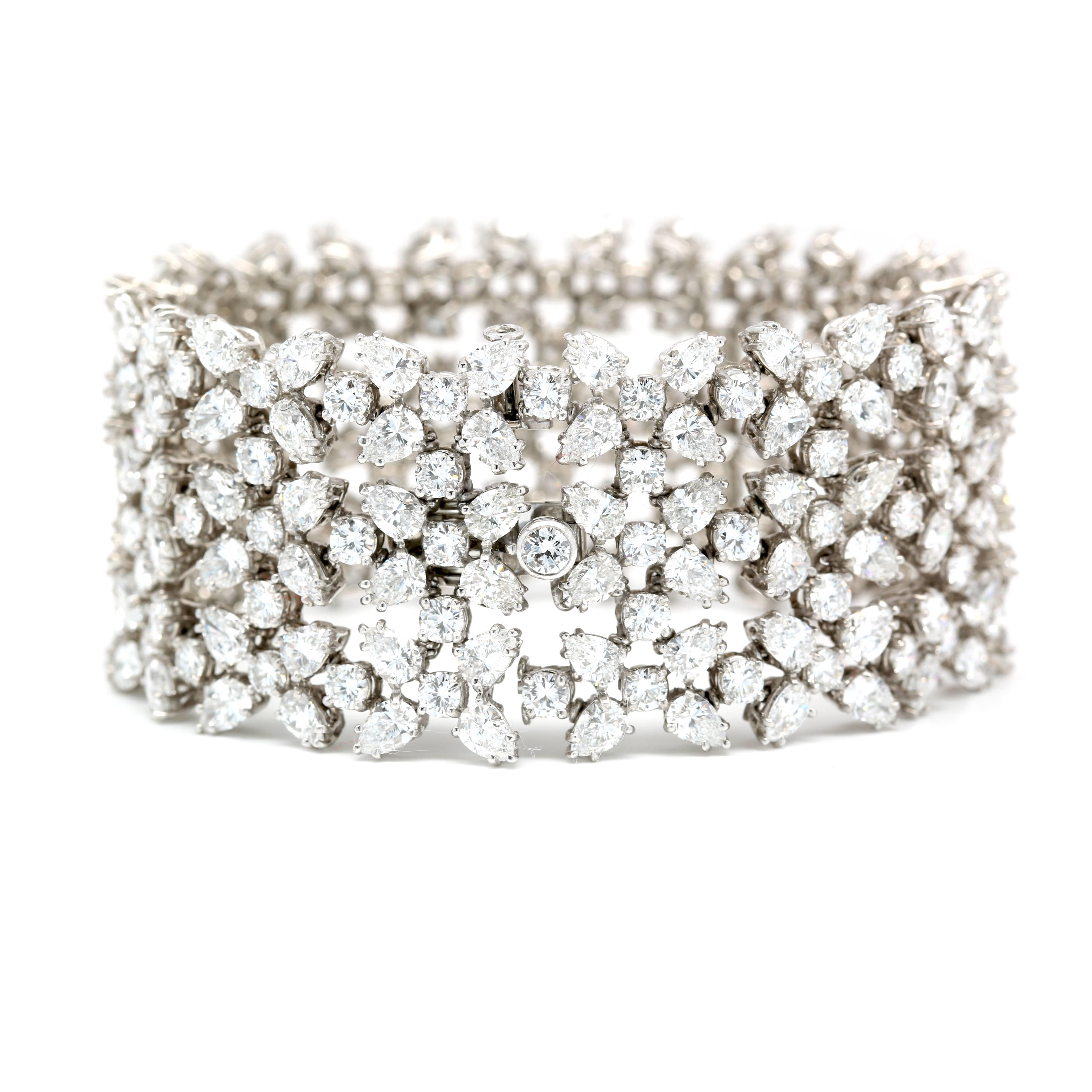 Women's 55.00 Carat French Diamond Bracelet For Sale