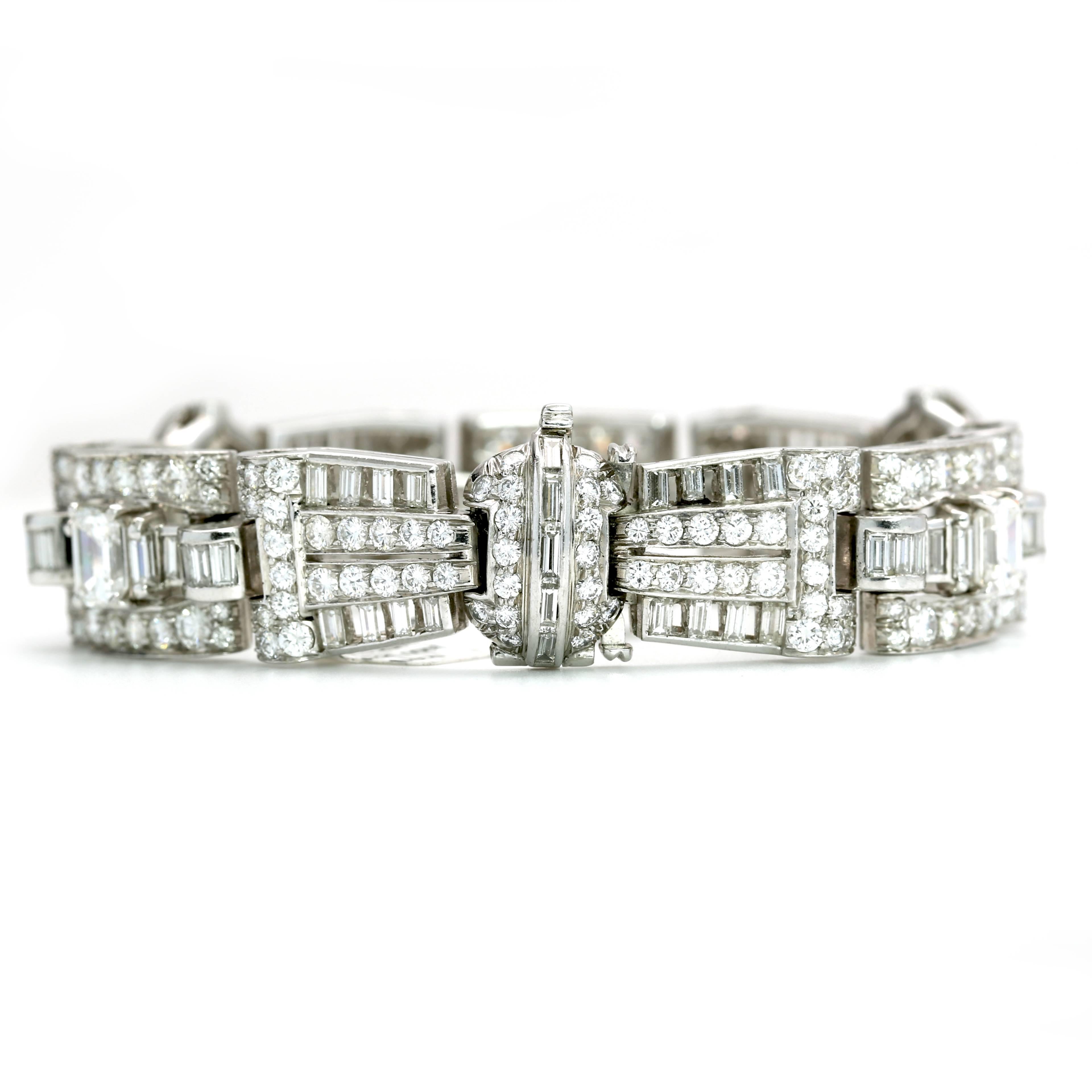 Women's Art Deco 25.20 Carats Diamonds Platinum Bracelet For Sale