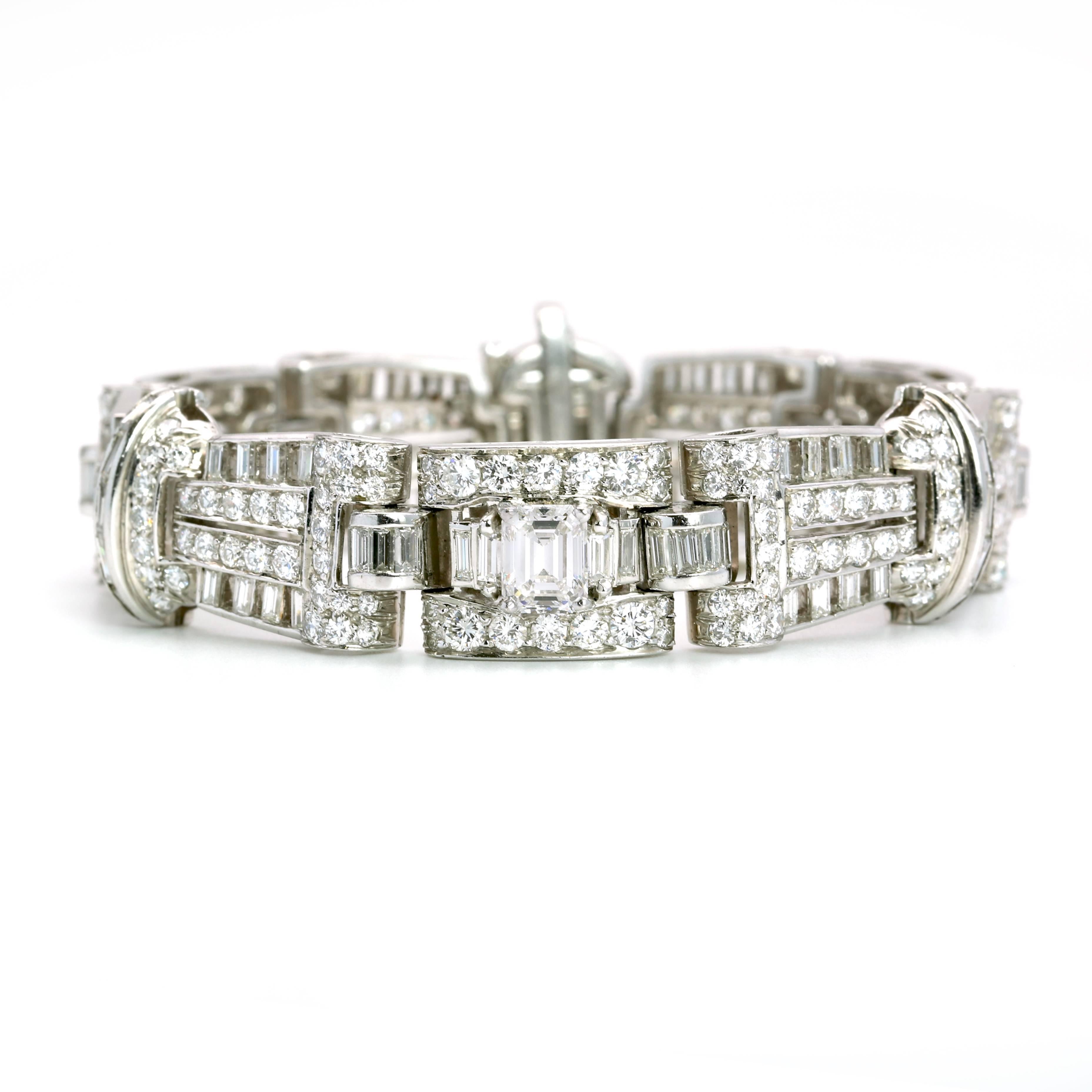 Art Deco 25.20 Carats Diamonds Platinum Bracelet For Sale 1