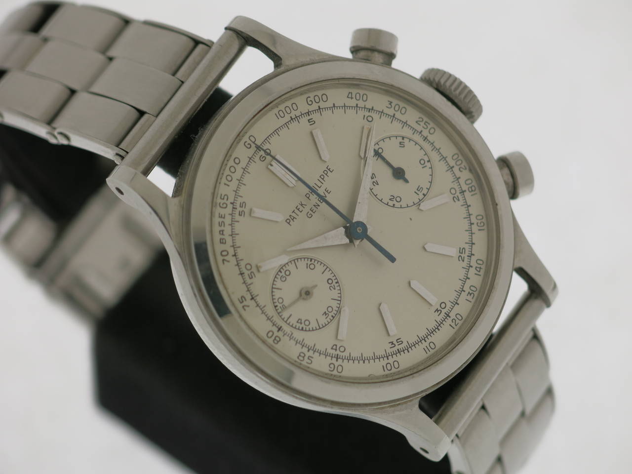 Unique stainless steel water resistant case rounded pusher chronograph wristwatch, with special extensible bracelet. Silvered matte dial with applied button indexes and dauphine hands.