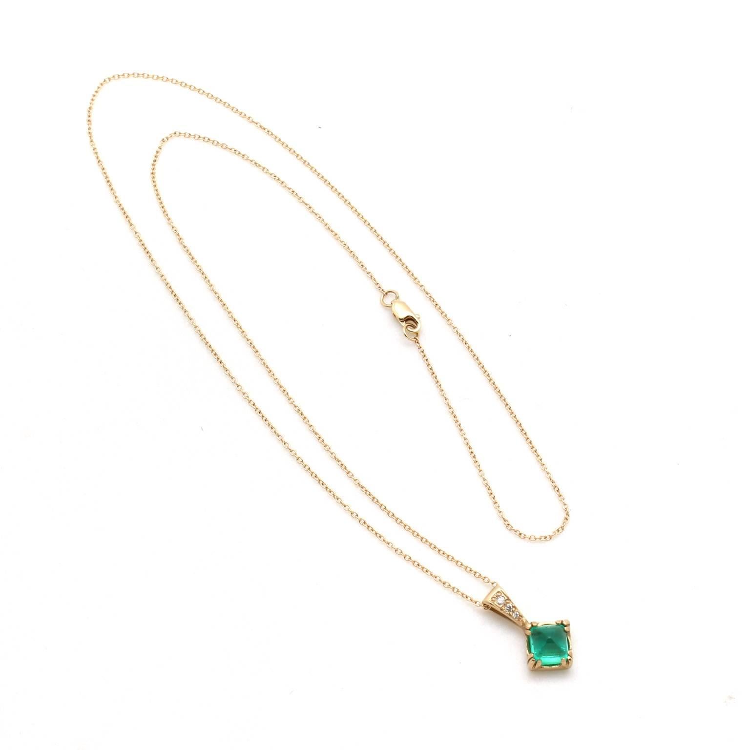 Contemporary Sugarloaf Emerald Diamond Gold Necklace For Sale
