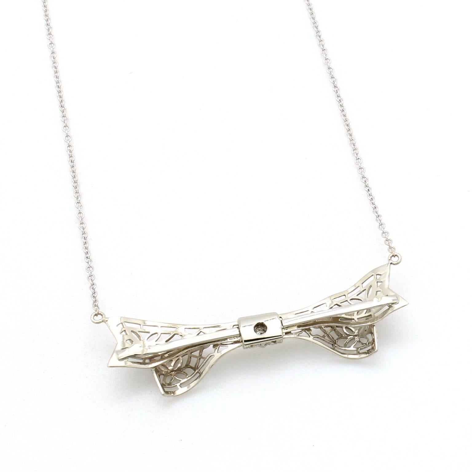 White Gold Vintage Art Deco Filigree Bow Pendant In Excellent Condition For Sale In San Francisco, CA