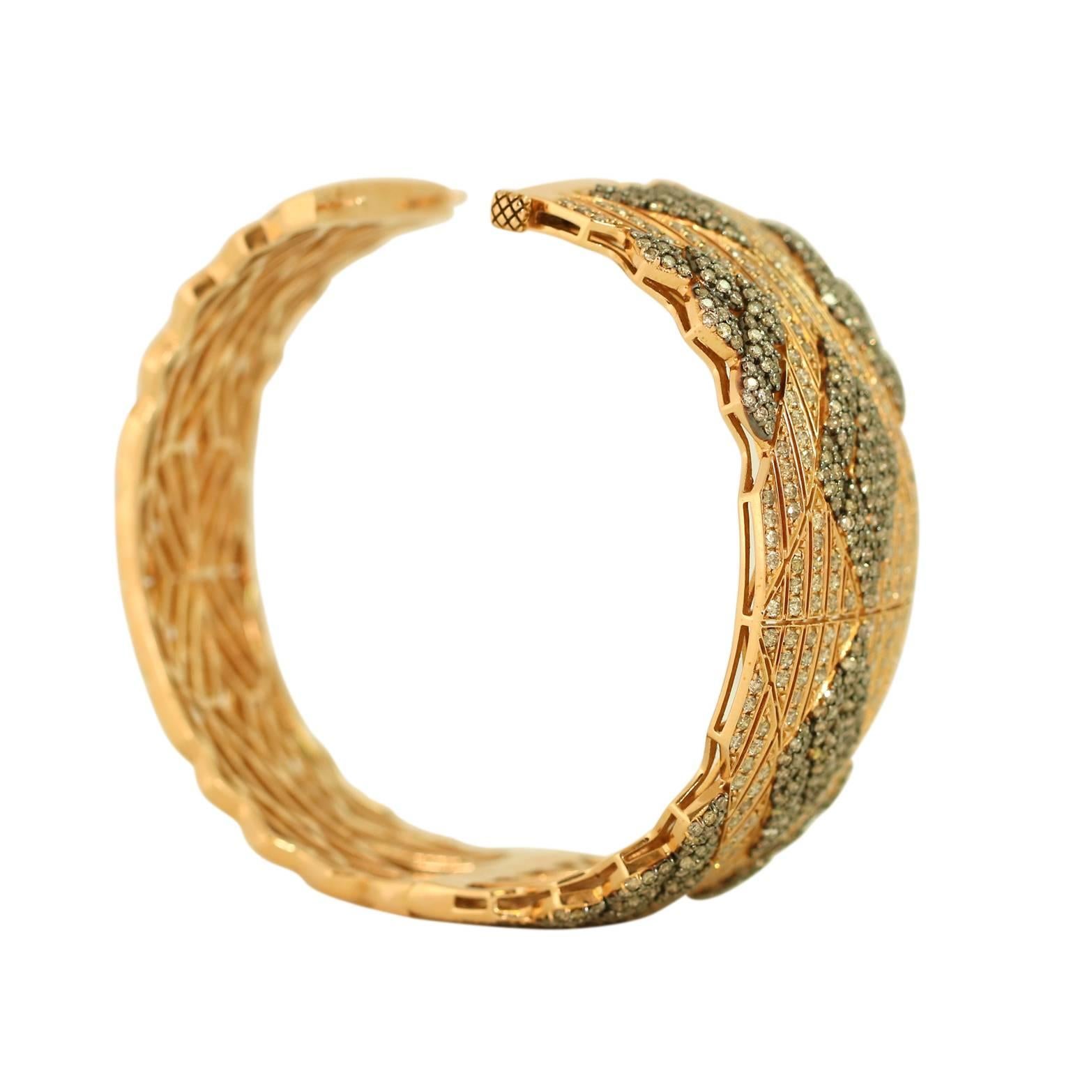 Brown Diamond Gold Cuff Bracelet In New Condition For Sale In New York, NY