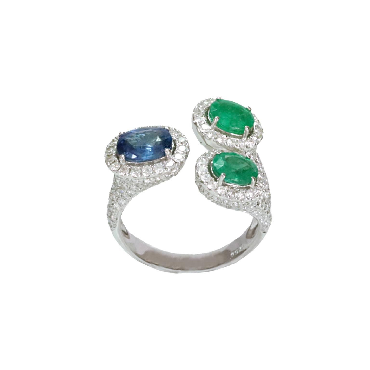 This fashion trio ring contains approx. 1.20ct of blue sapphire, approx. 1.30cts of emeralds and 1.94cts of diamonds.

Size 7, please contact if sizing is necessary.