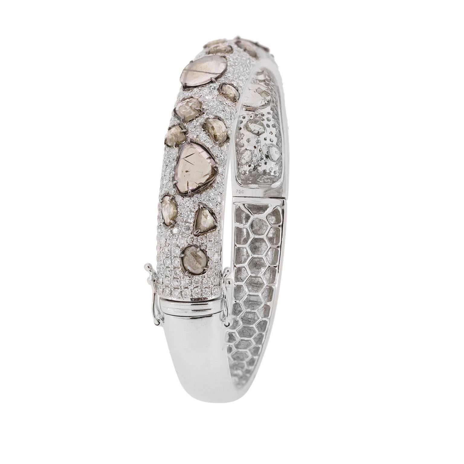 This fabulous diamond bangle has 4 larger sliced diamonds (1.38cts) on the front of the bangle that is surrounded by diamond pave (2.95cts) and smaller sliced diamonds (1.94cts). This bangle is finished beautifully with an under-gallery for comfort.