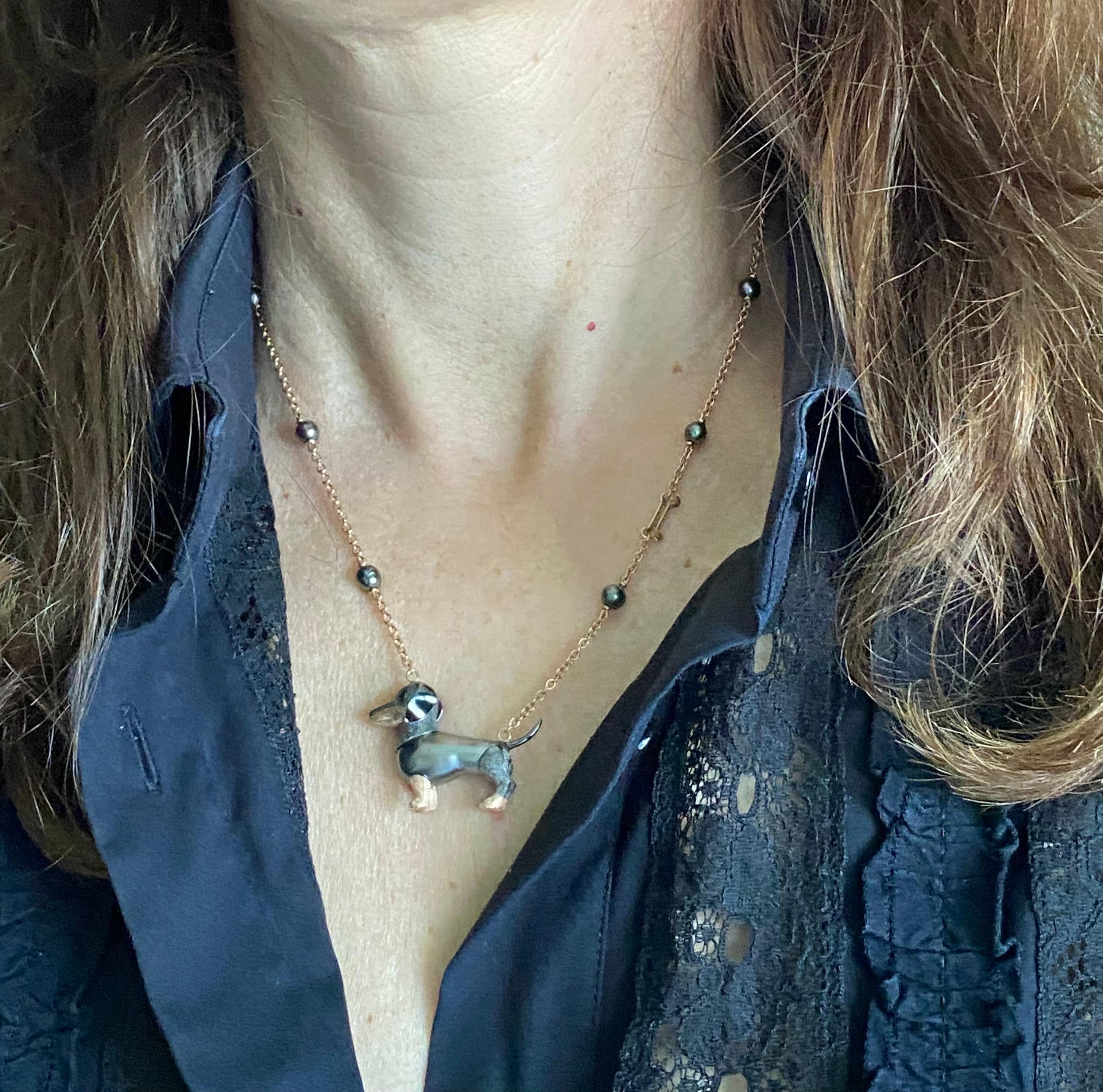Collier teckel en or rose et blanc 18Kt avec perle keshi noire diamants en vente 8